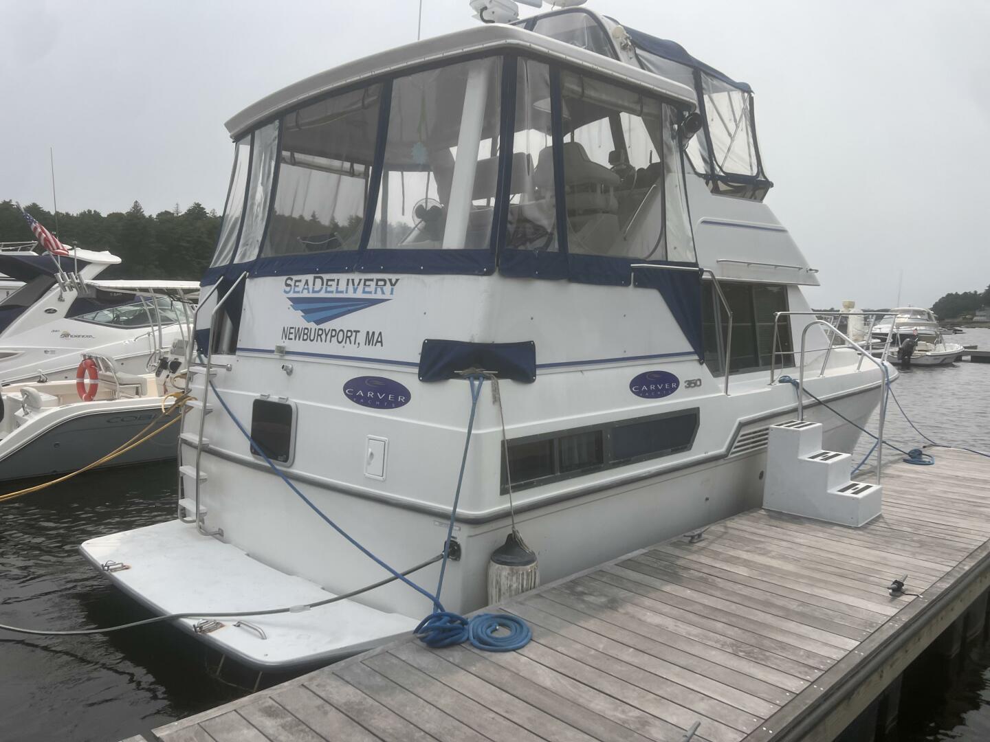 1994 Carver Aft Cabin Motor Yacht - Image 4