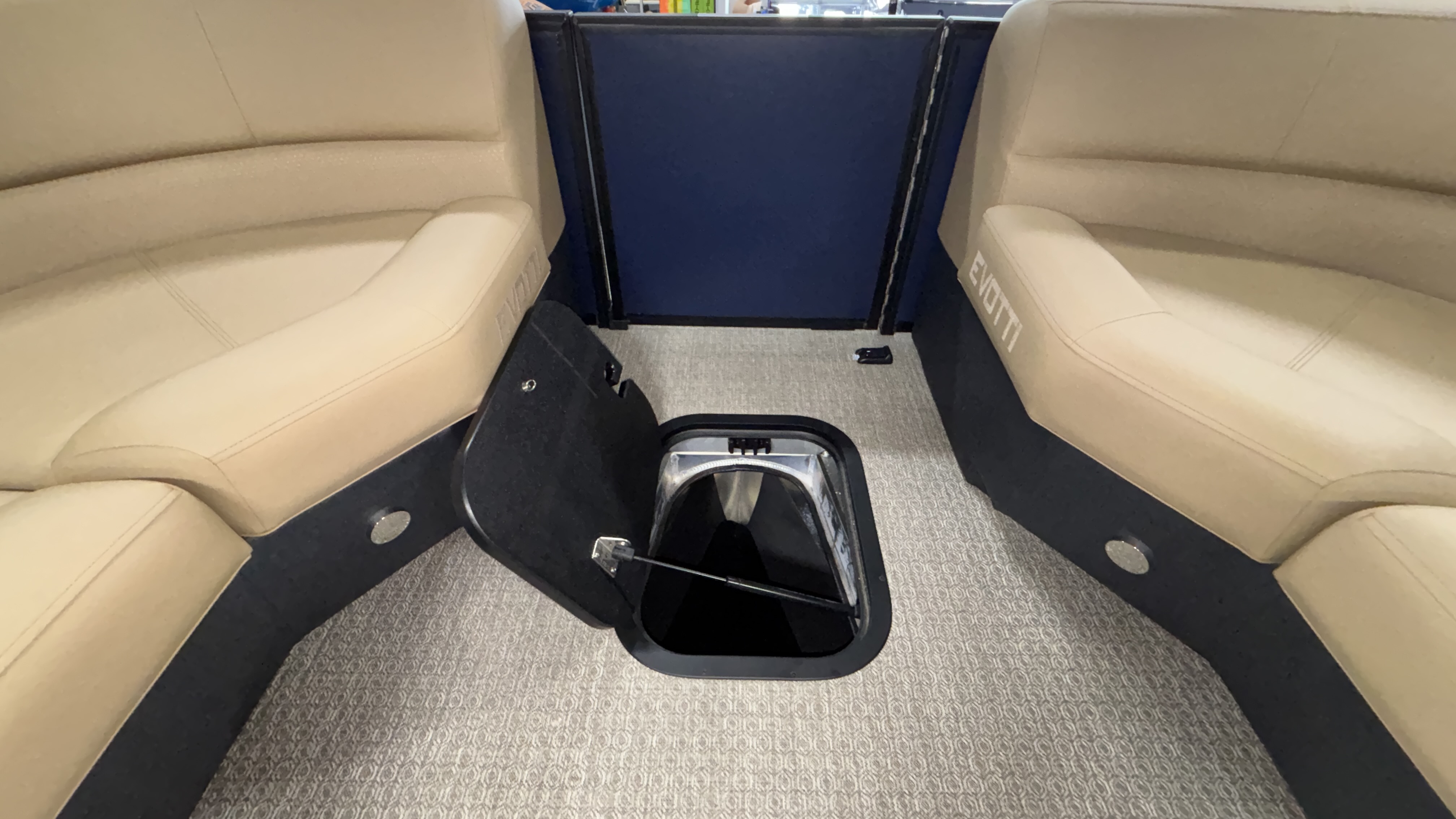 2026 Evotti 525 Quad Lounge - Image 40