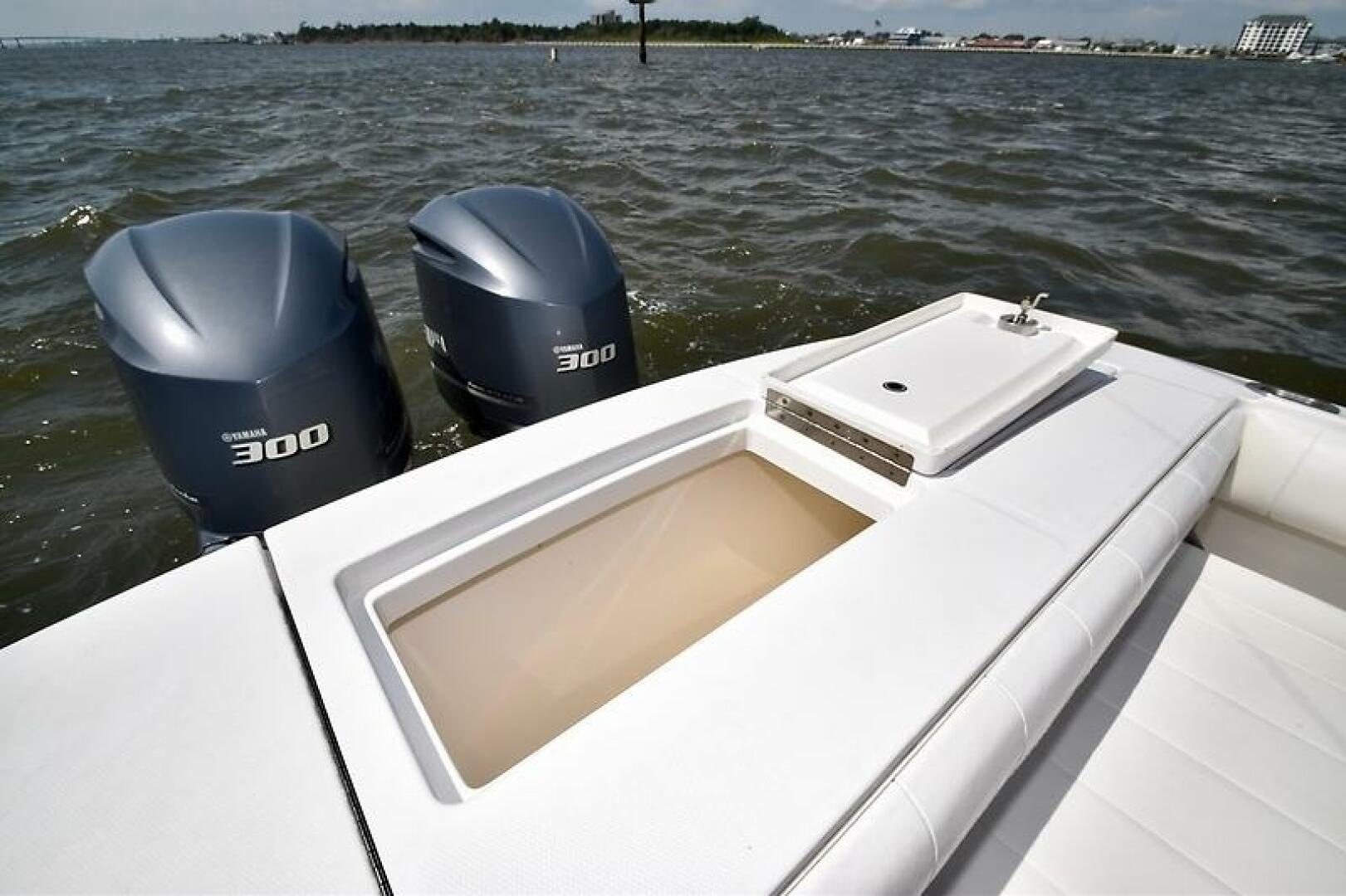 2013 Regulator 28 FS w/SeaKeeper Ride - Image 20