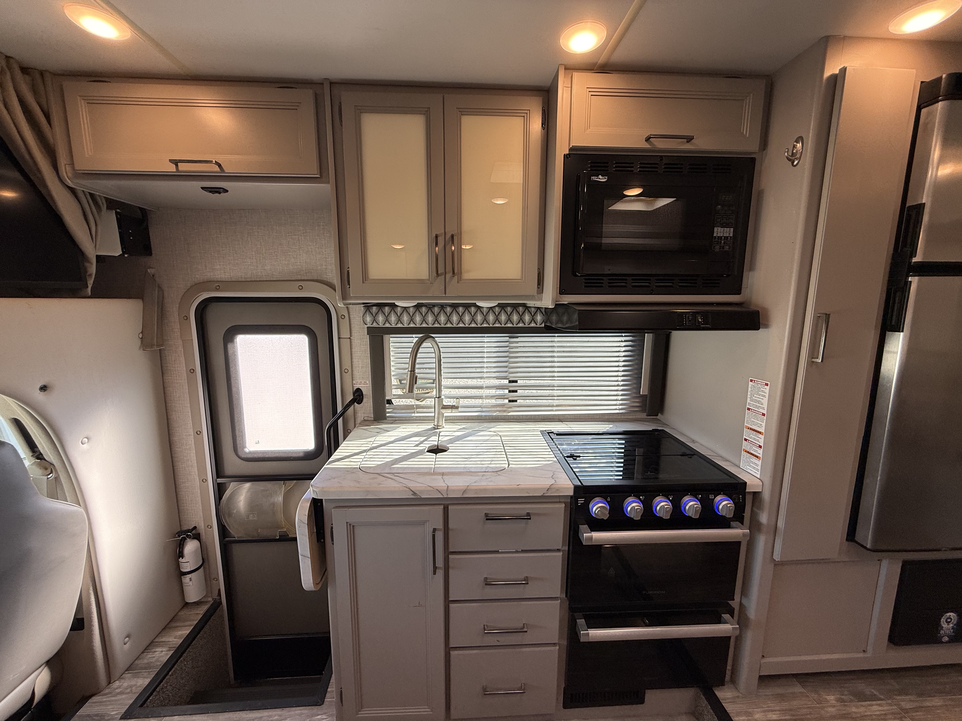 2023 Thor Motor Coach Geneva 25VA - Image 12