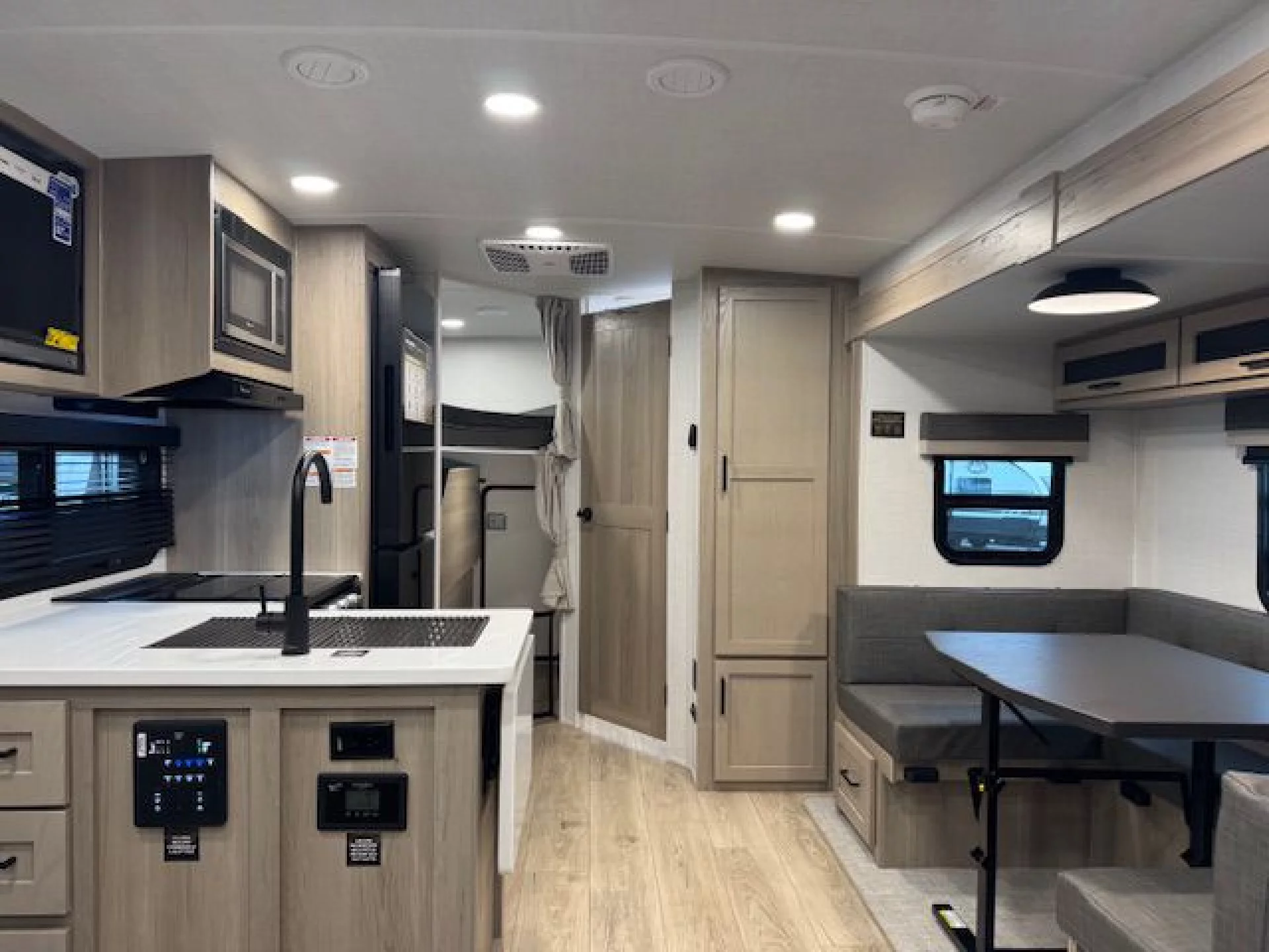 2026 FOREST RIVER ROCKWOOD MINI LITE 2509S - Image 9