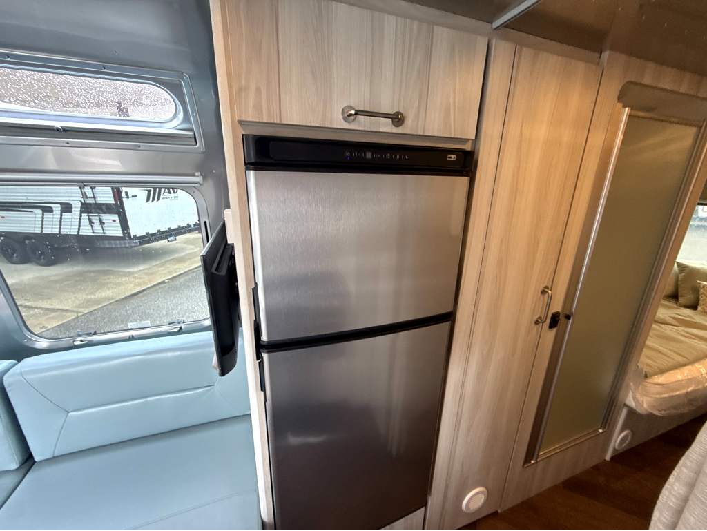 2026 Airstream International 25FB - Image 23