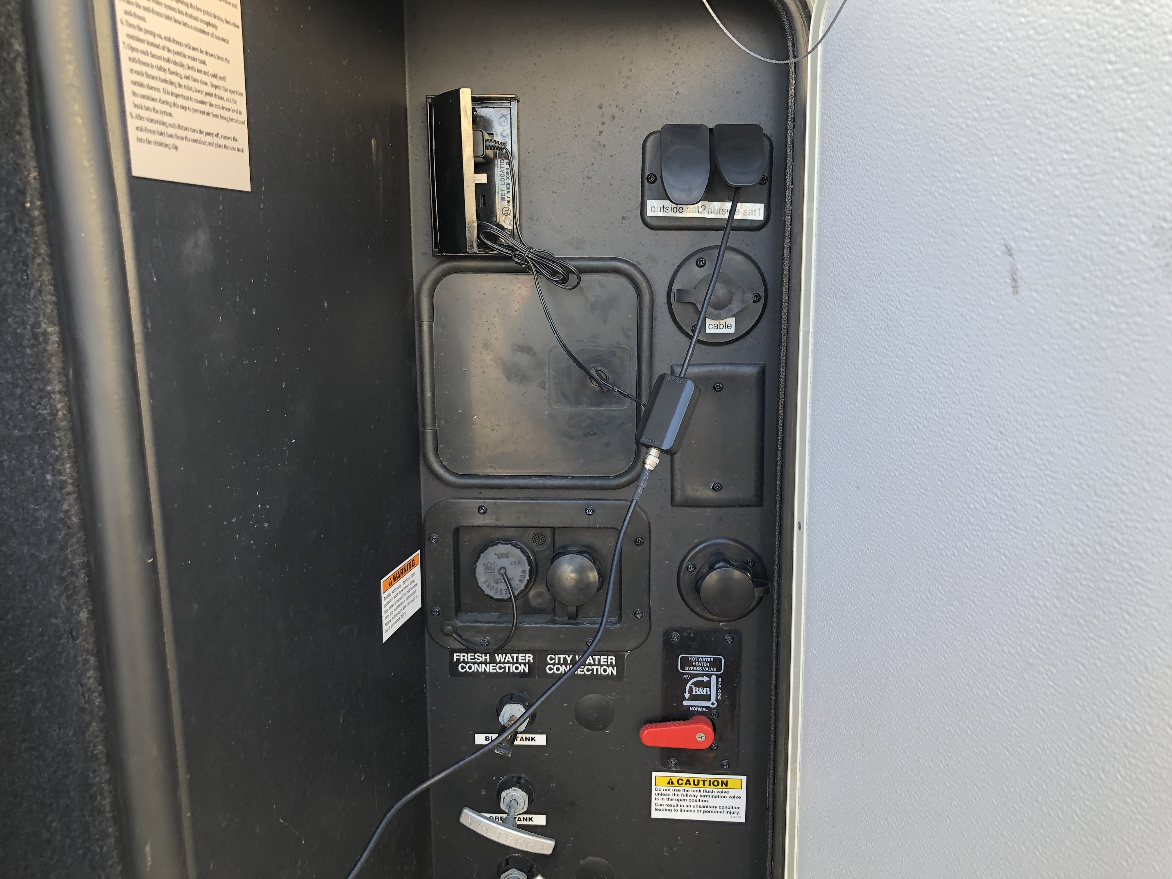 2017 REDWOOD RV 3821RL - Image 10