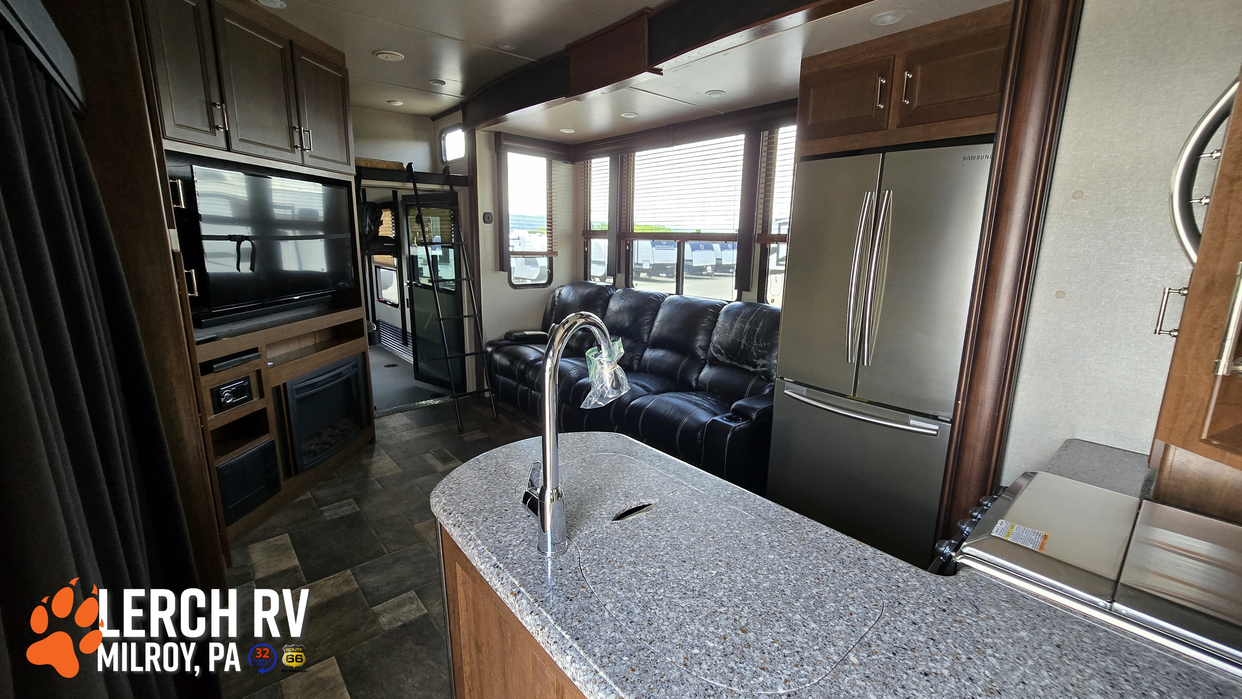 2016 Keystone Fuzion 420 - Image 10