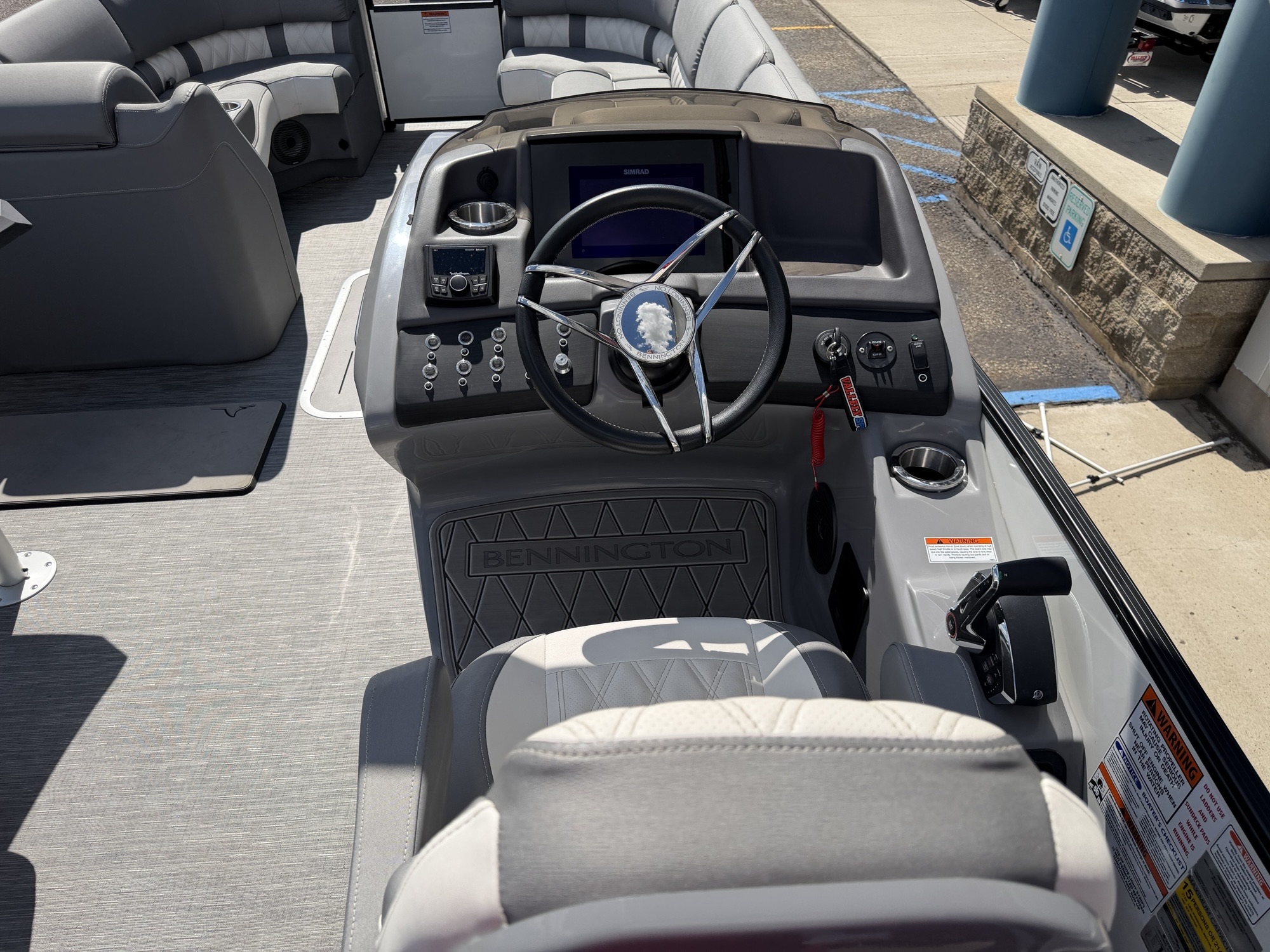 2023 Bennington 25QSBA Swingback with Power Arch - Image 14