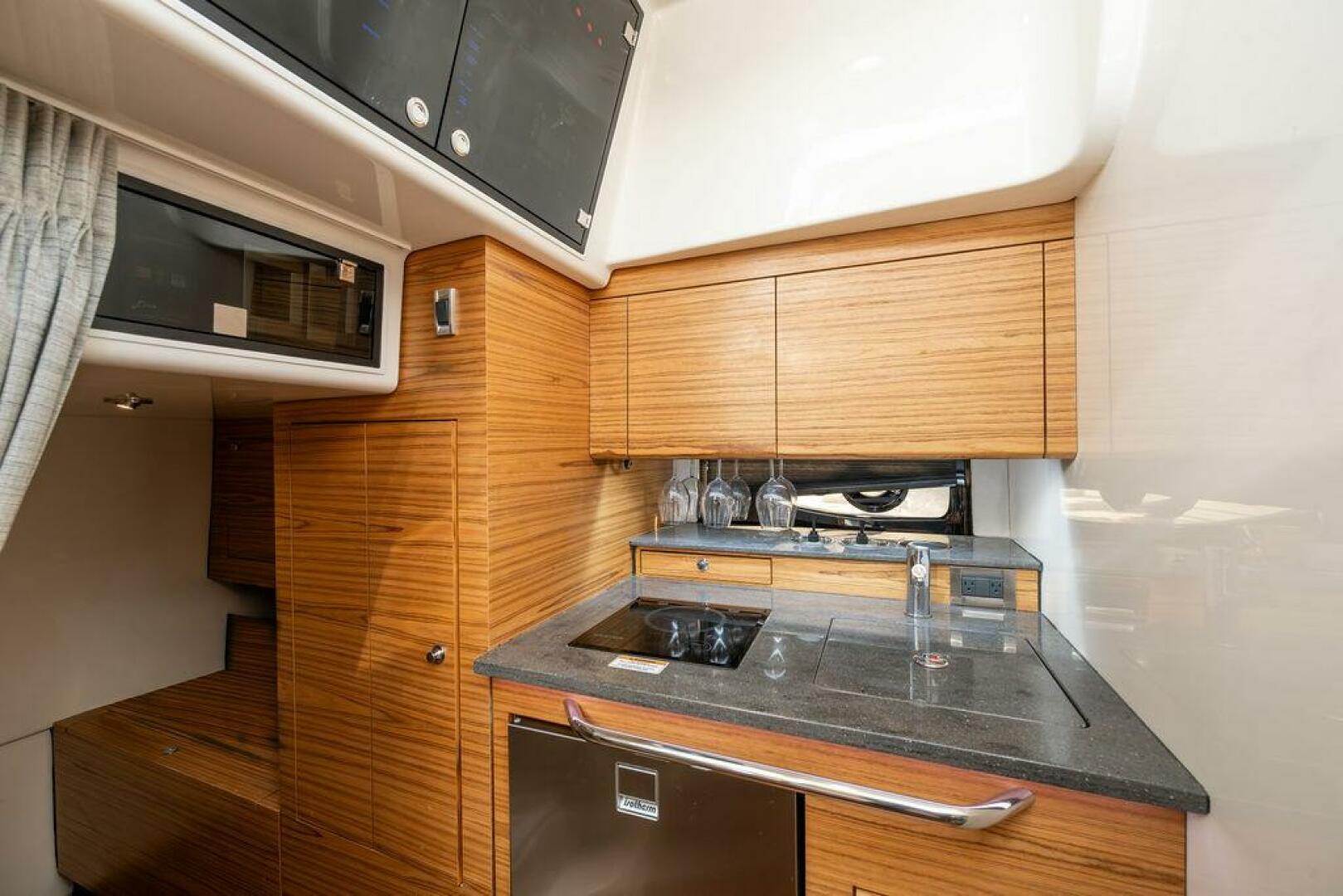 2023 Boston Whaler 405 Conquest - Image 40