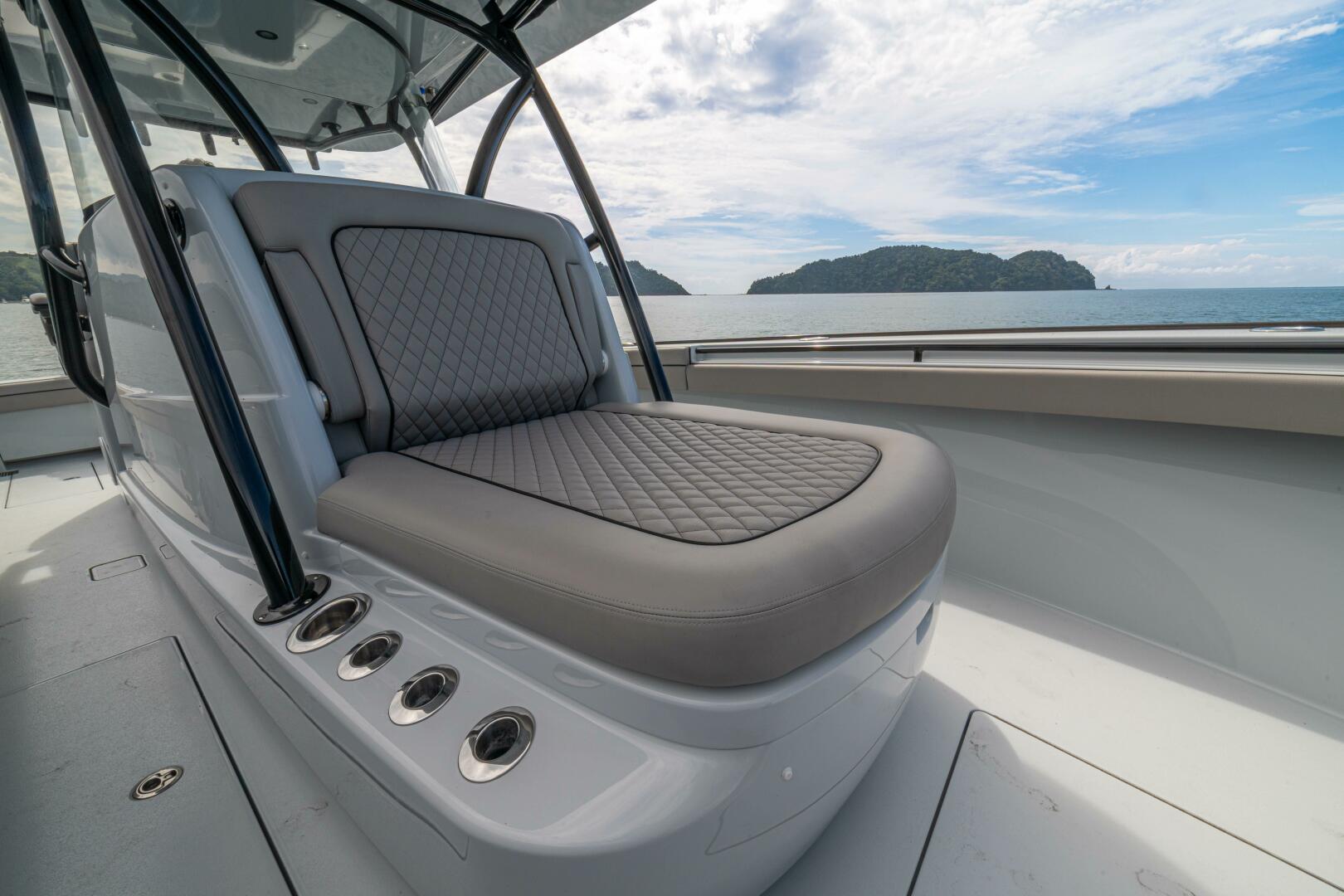 2024 Valhalla Boatworks V-33 - Image 8