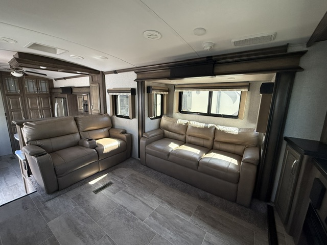 2019 Keystone Montana High Country 3731FL - Image 5