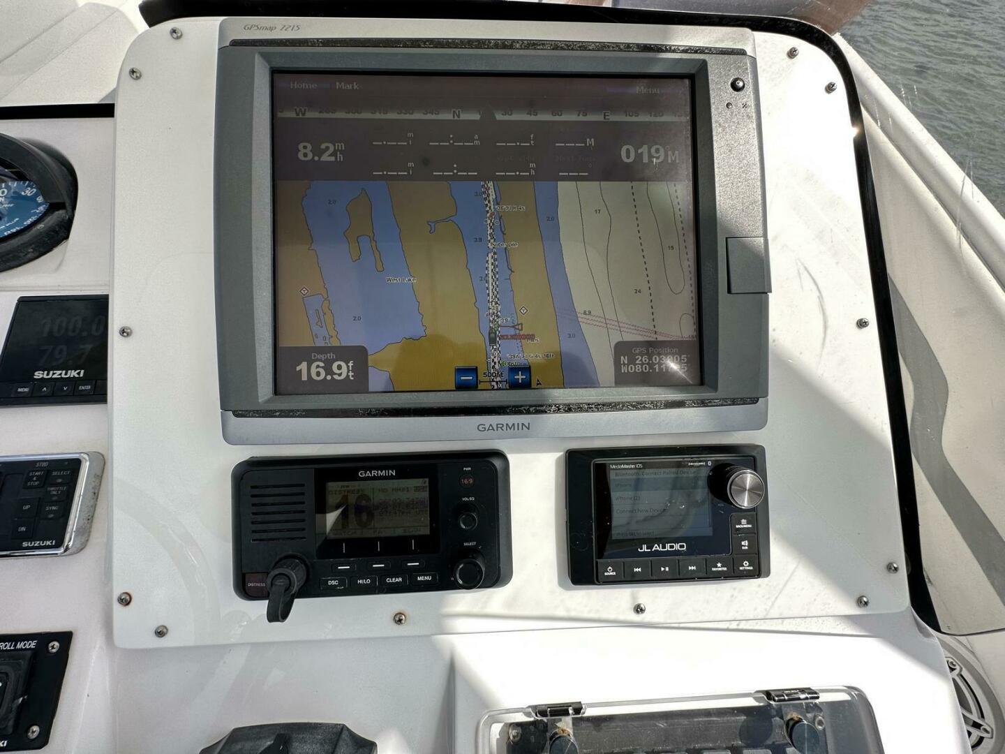 2003 Intrepid 32 - Image 5