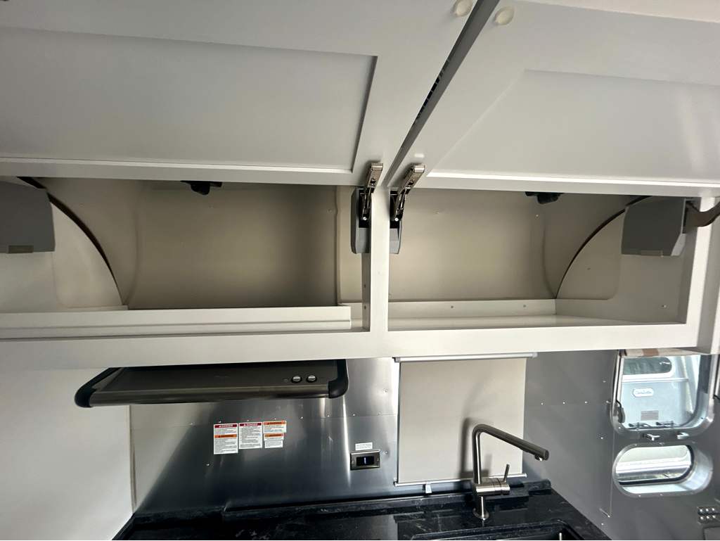 2027 AIRSTREAM CLASSIC 28RBT - Image 29