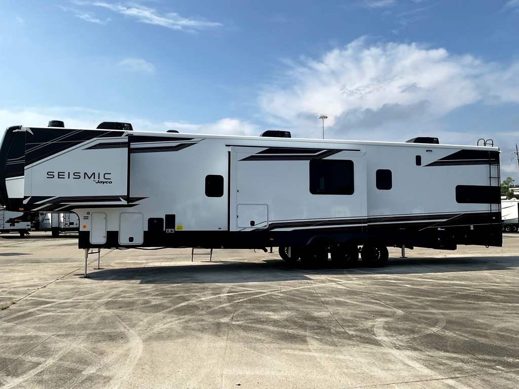 2026 JAYCO SEISMIC 395 - Image 14