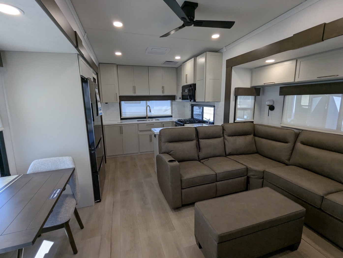 2027 Alliance RV Paradigm 312RK - Image 18