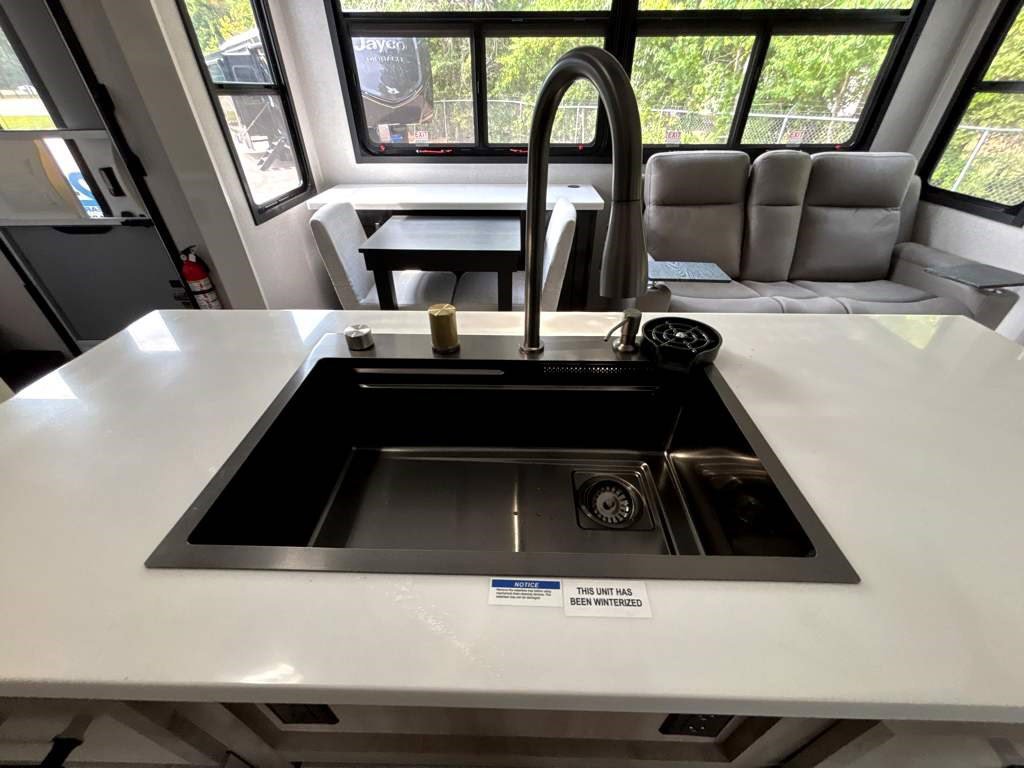 2026 JAYCO PINNACLE 32RLTS - Image 17