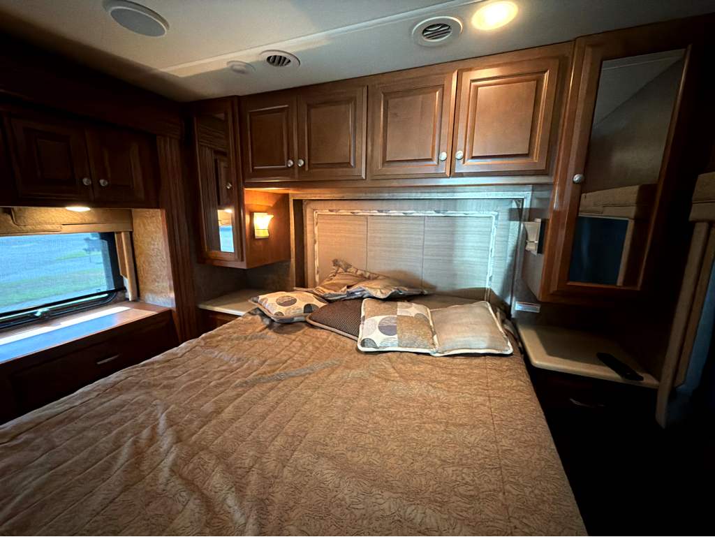 2014 THOR MOTOR COACH PALAZZO 33.2 - Image 19