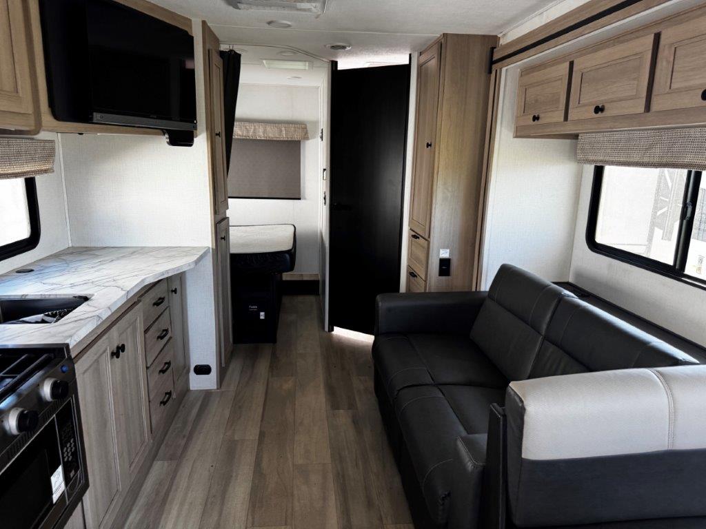 2026 Forest River Sunseeker LE 2550DSLE - Image 16