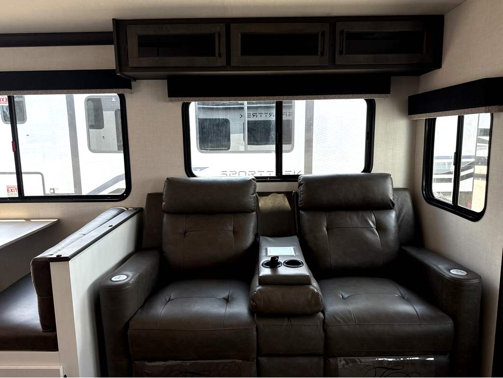 2026 VENTURE RV SPORTTREK 303VIK - Image 8