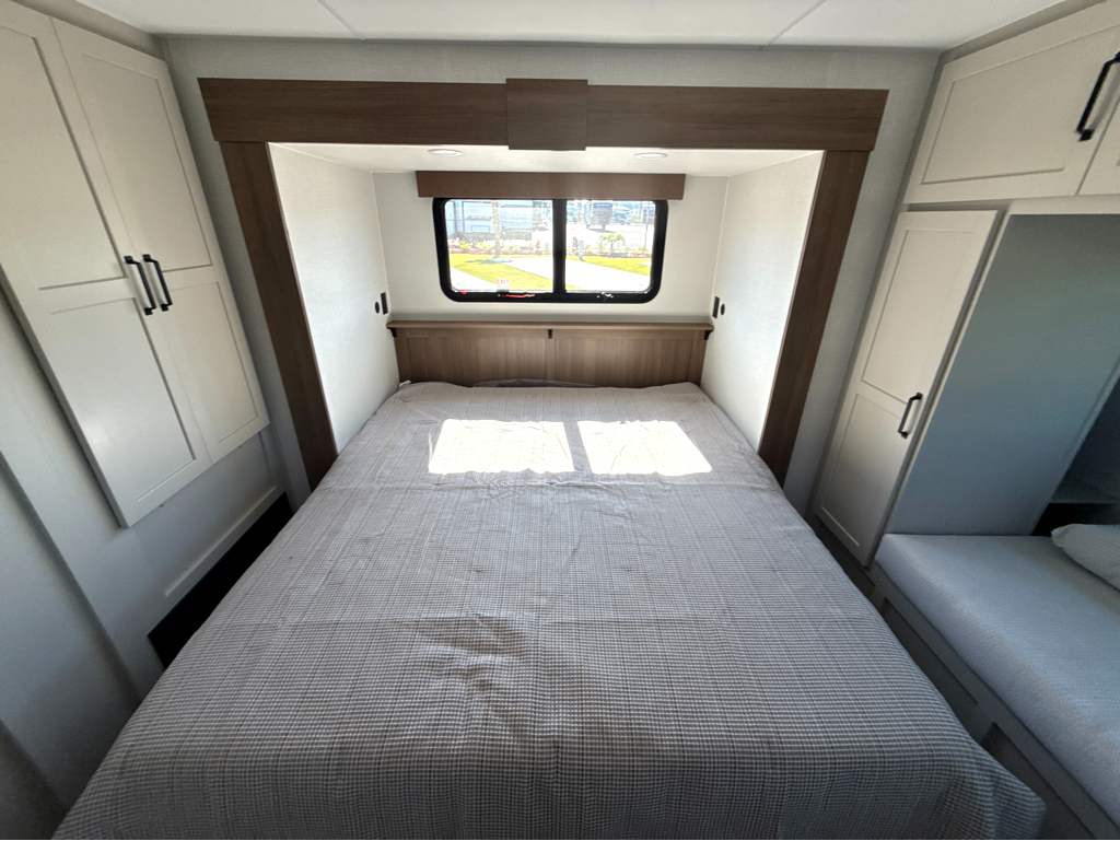 2027 VENTURE RV SPORTTREK 343VIK - Image 22