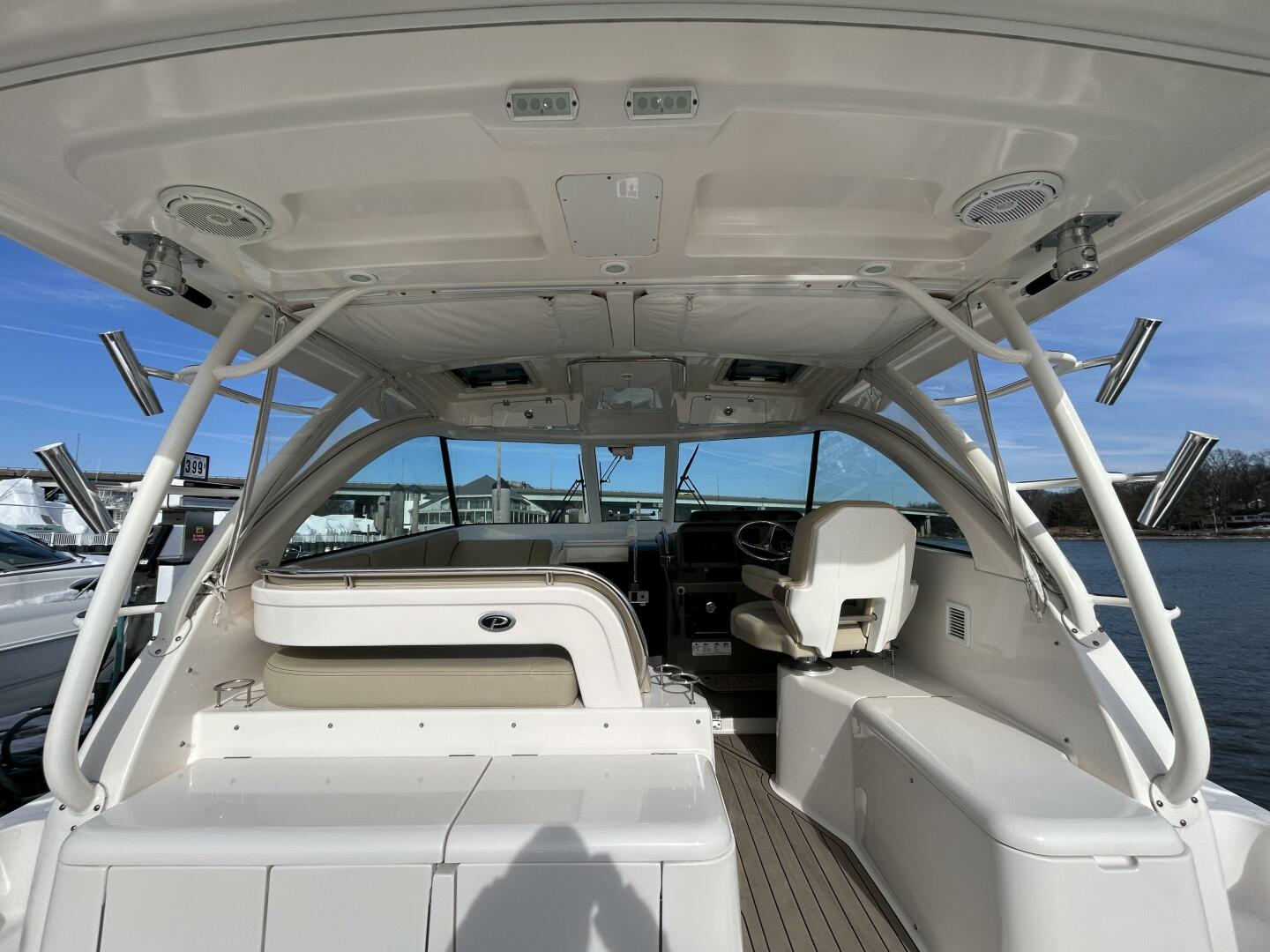 2018 Pursuit OS 385 Offshore - Image 7
