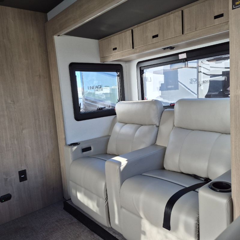 2026 Grand Design Lineage Series M 25TK - Image 9