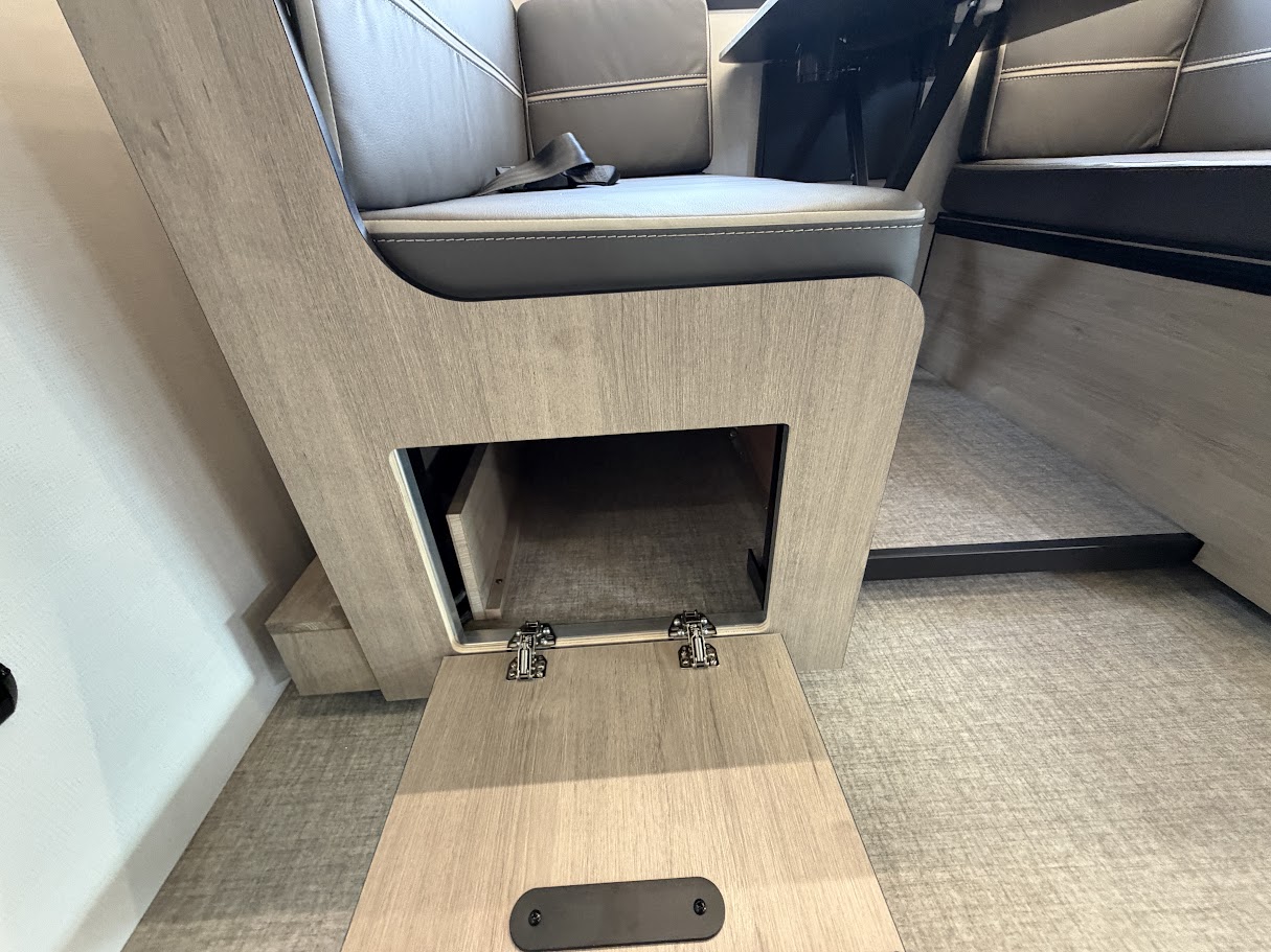 2027 GRAND DESIGN LINEAGE SERIESE 30DC - Image 29