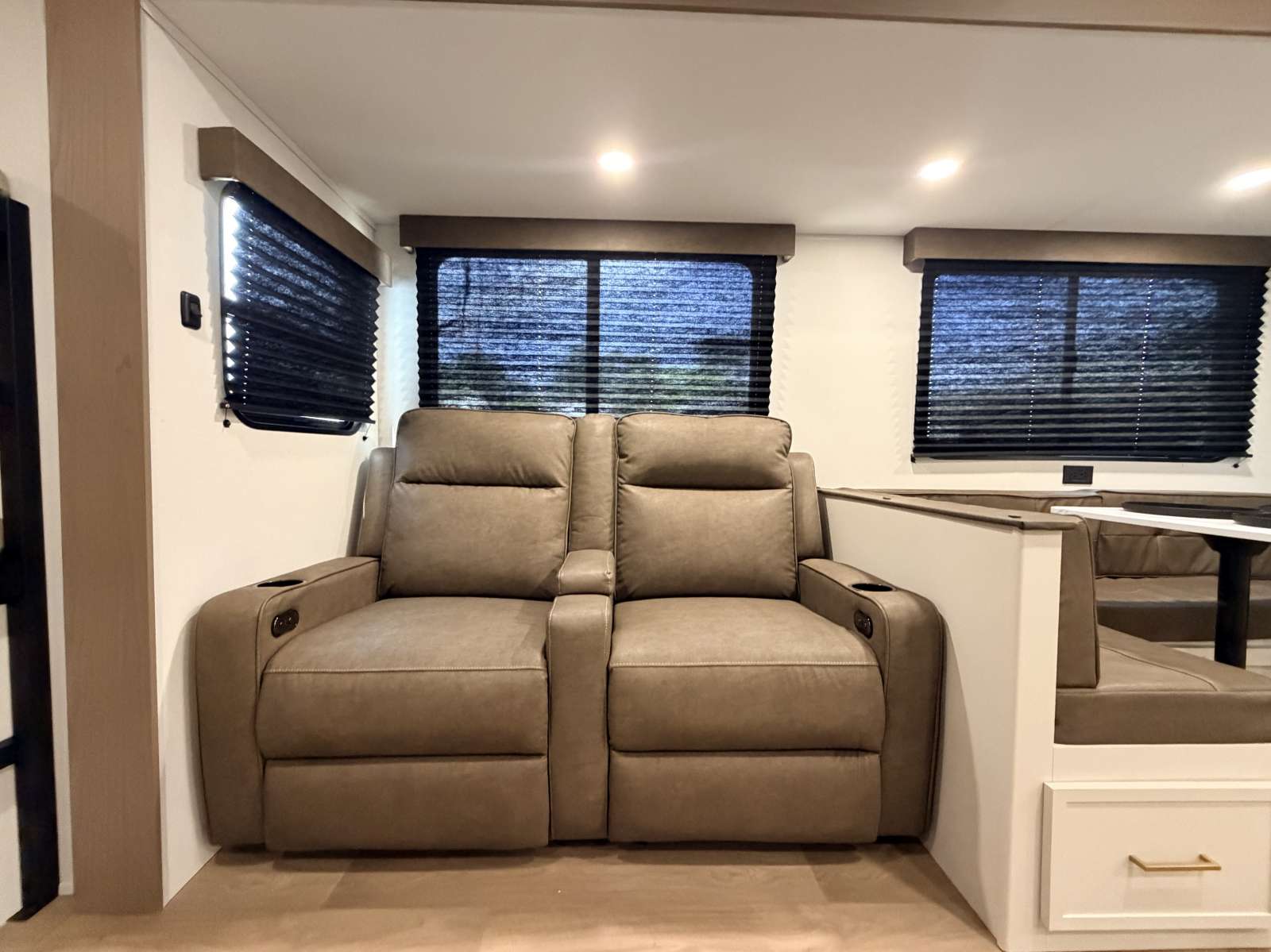 2026 Grand Design Transcend XPLOR 27DBX - Image 16