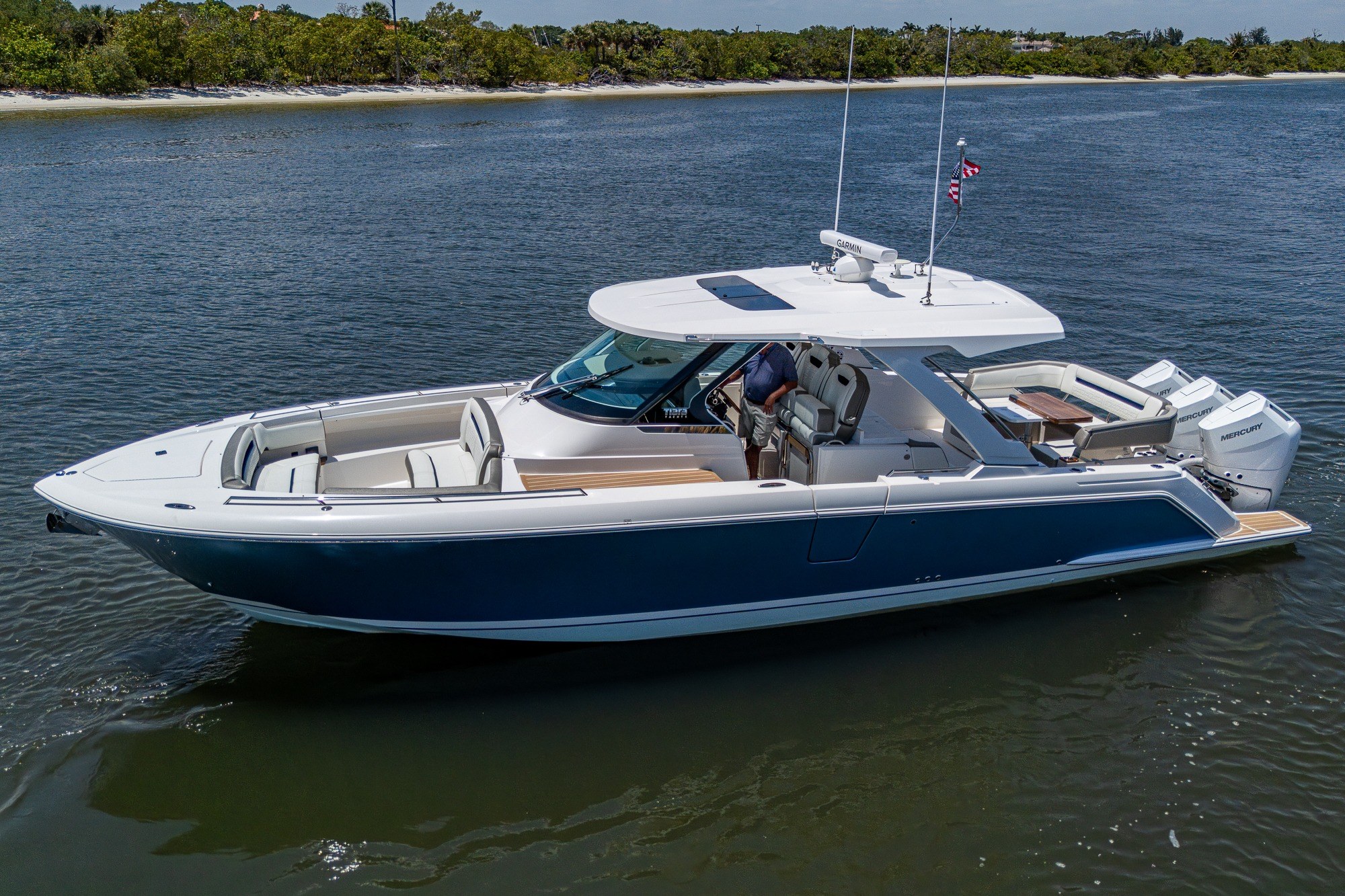 2024 Tiara Yachts 38 LS Base - Image 2