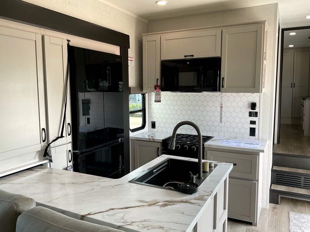 2026 JAYCO SEISMIC 395 - Image 23