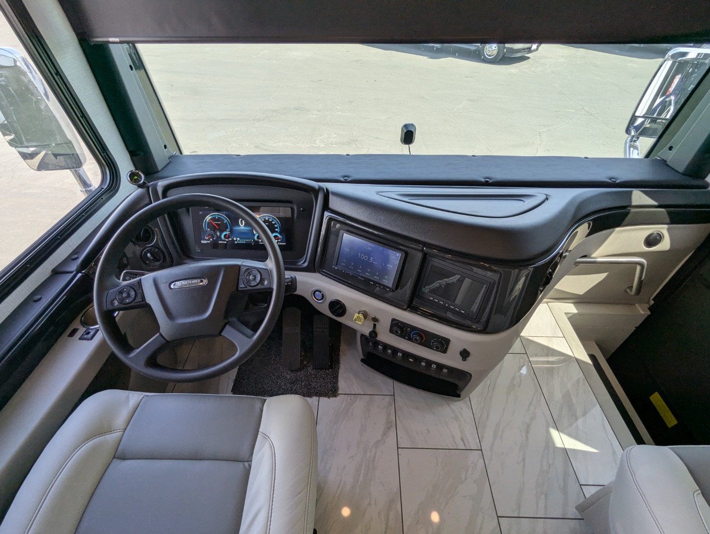 2026 Fleetwood Discovery 38N - Image 9