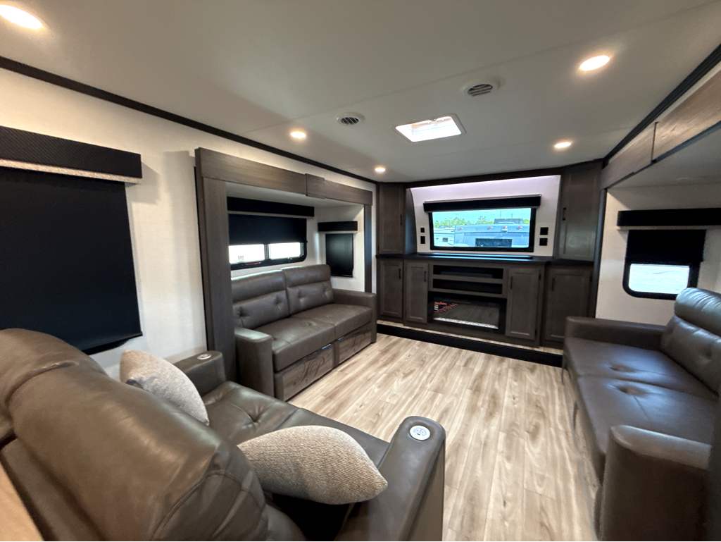 2026 VENTURE RV SPORTTREK 365VFL - Image 10