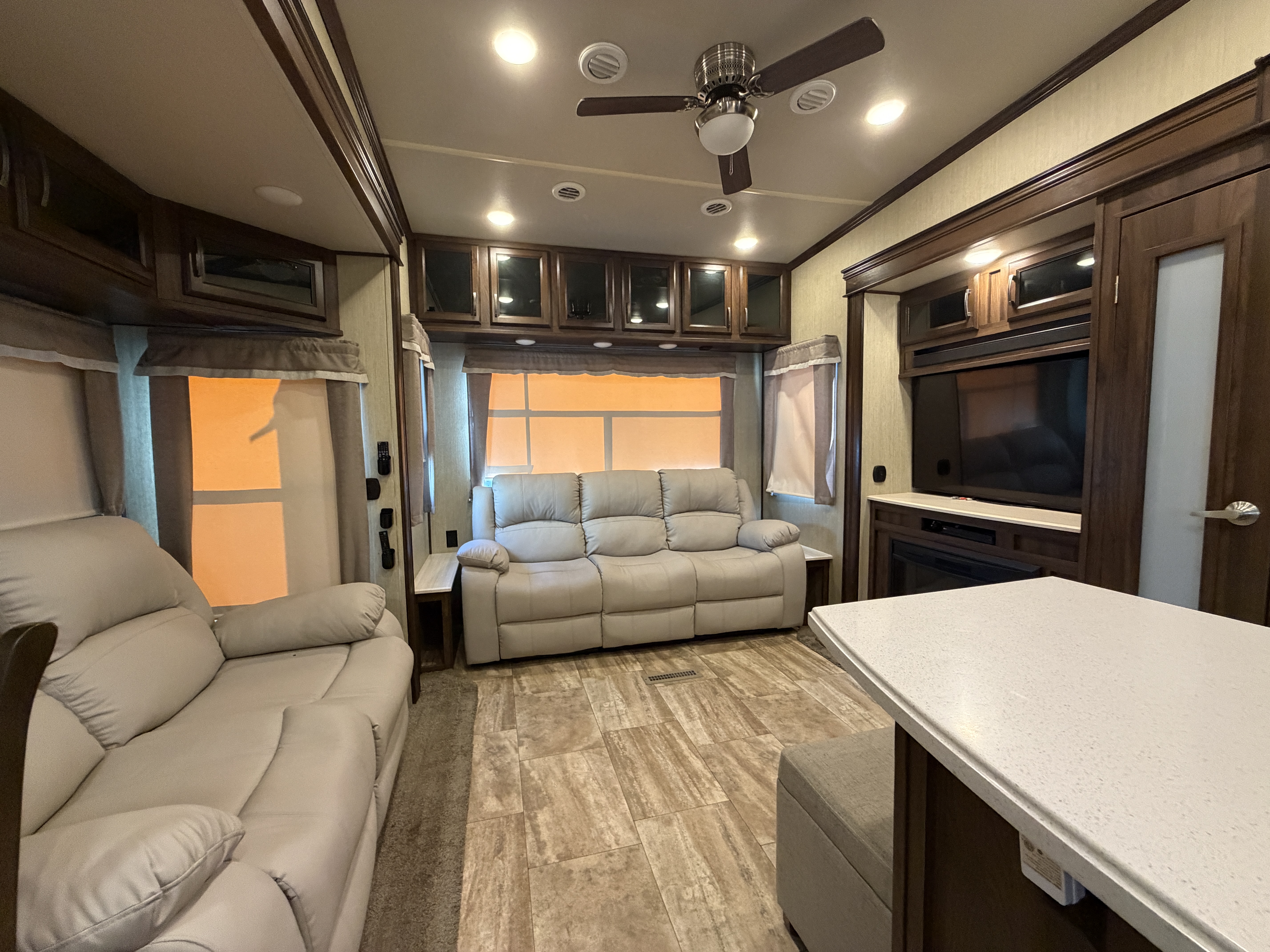 2018 Palomino Columbus Compass 377MBC - Image 5