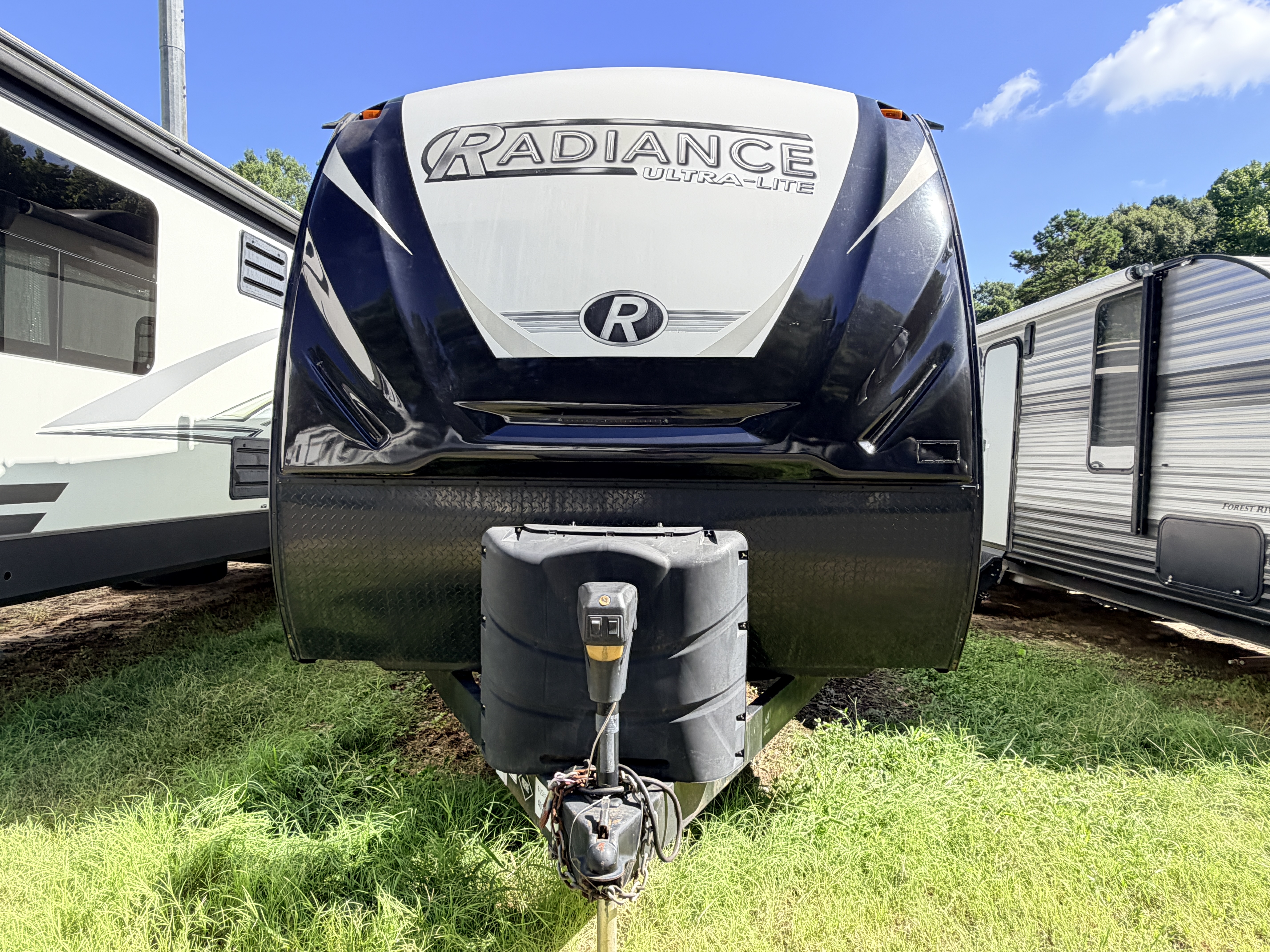 2019 Cruiser RV Radiance Ultra-Lite R-25RB - Image 2