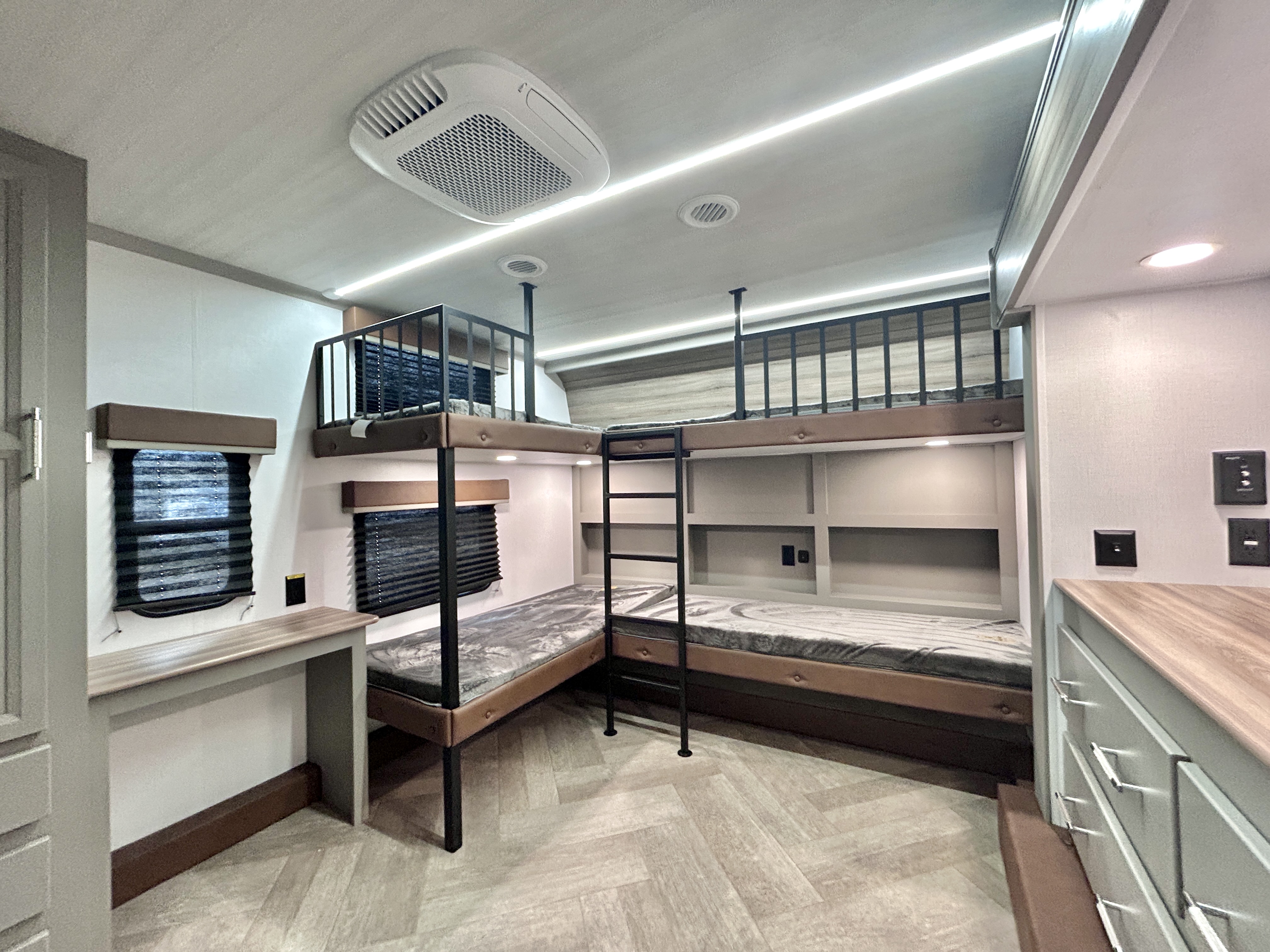 2026 Keystone Sprinter 3980FBS - Image 20
