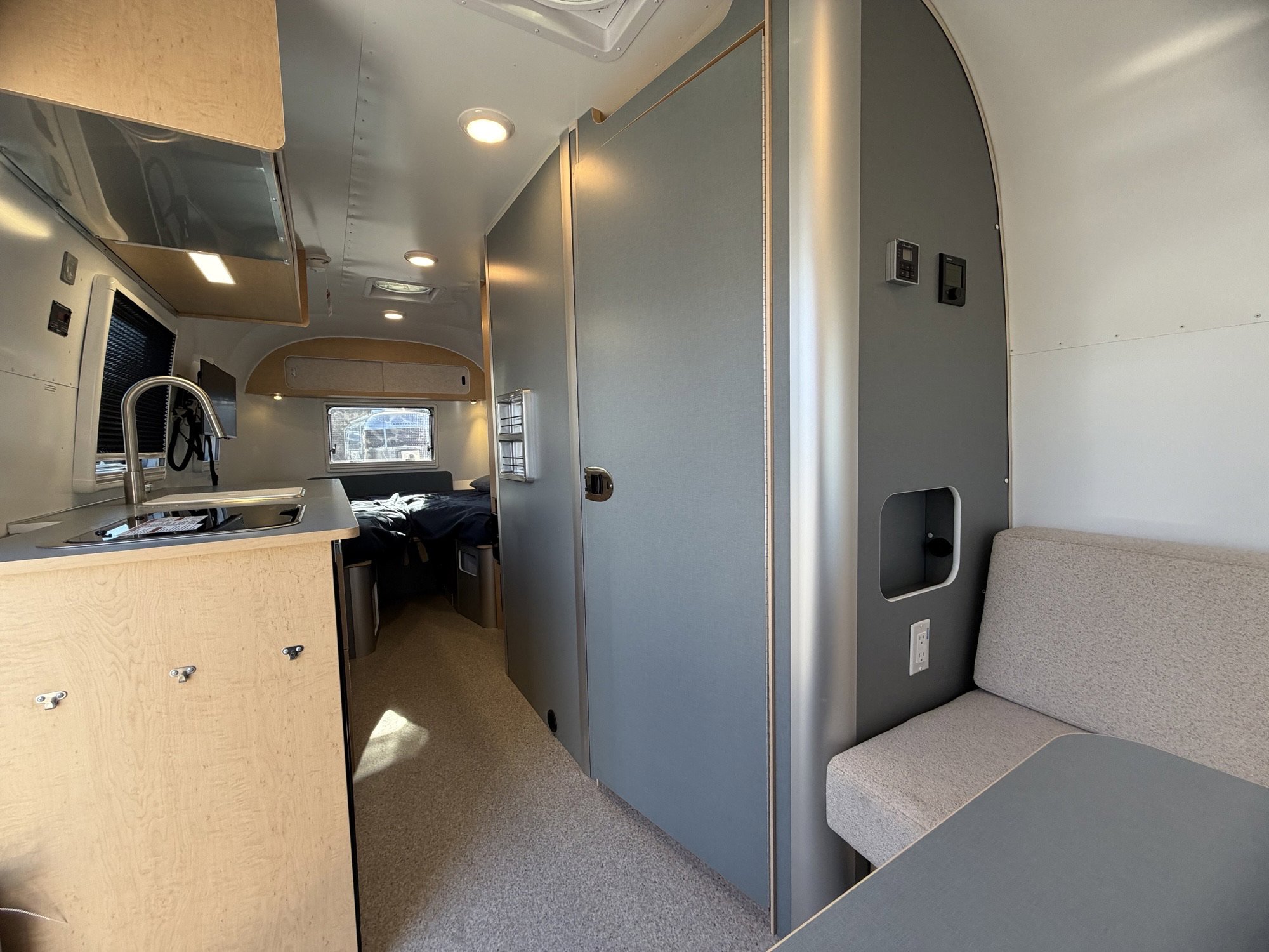 2026 AIRSTREAM WORLD TRAVELERUSA 22RB - Image 15