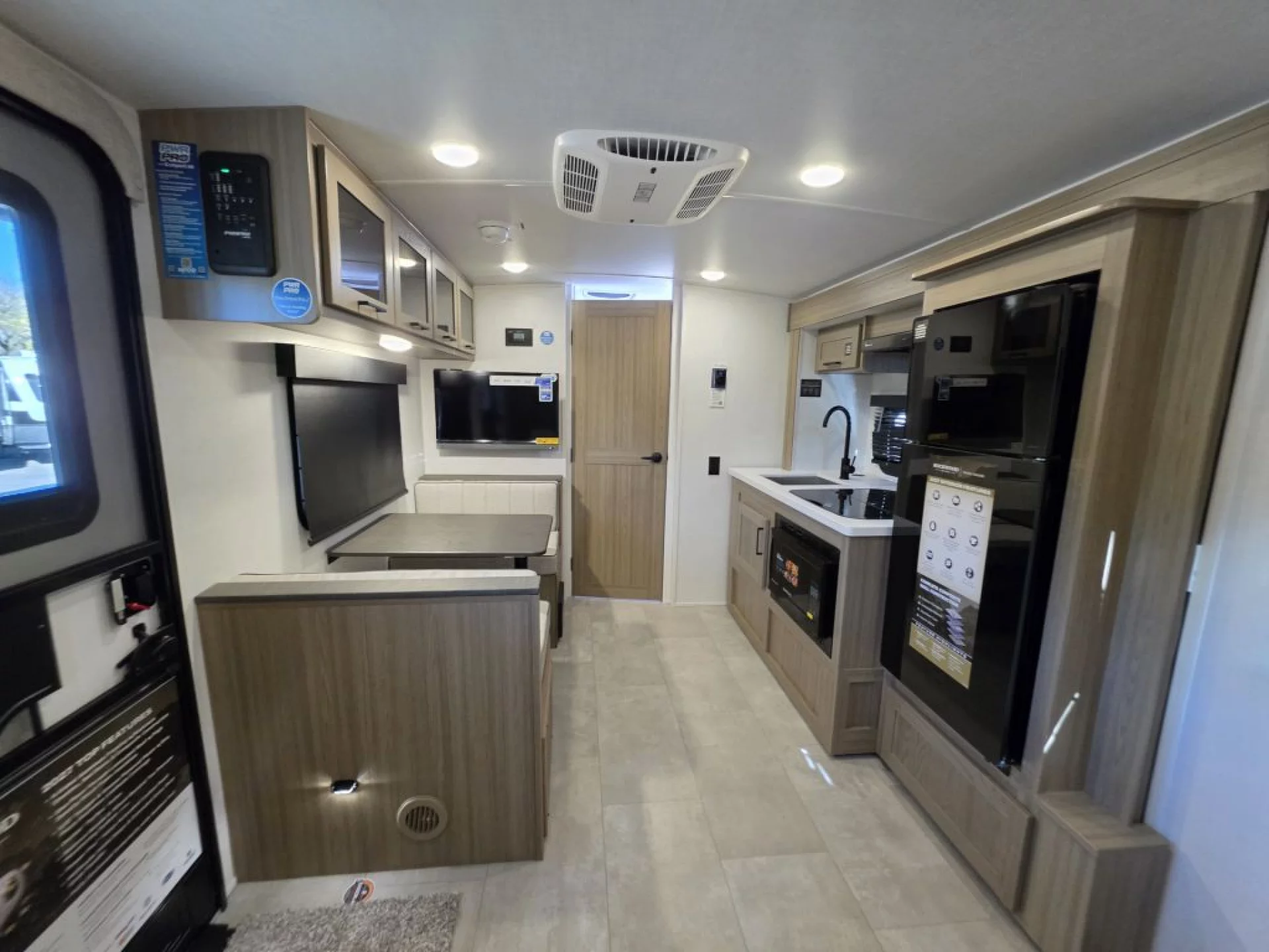 2027 FOREST RIVER ROCKWOOD GEO PRO 19SFD - Image 10