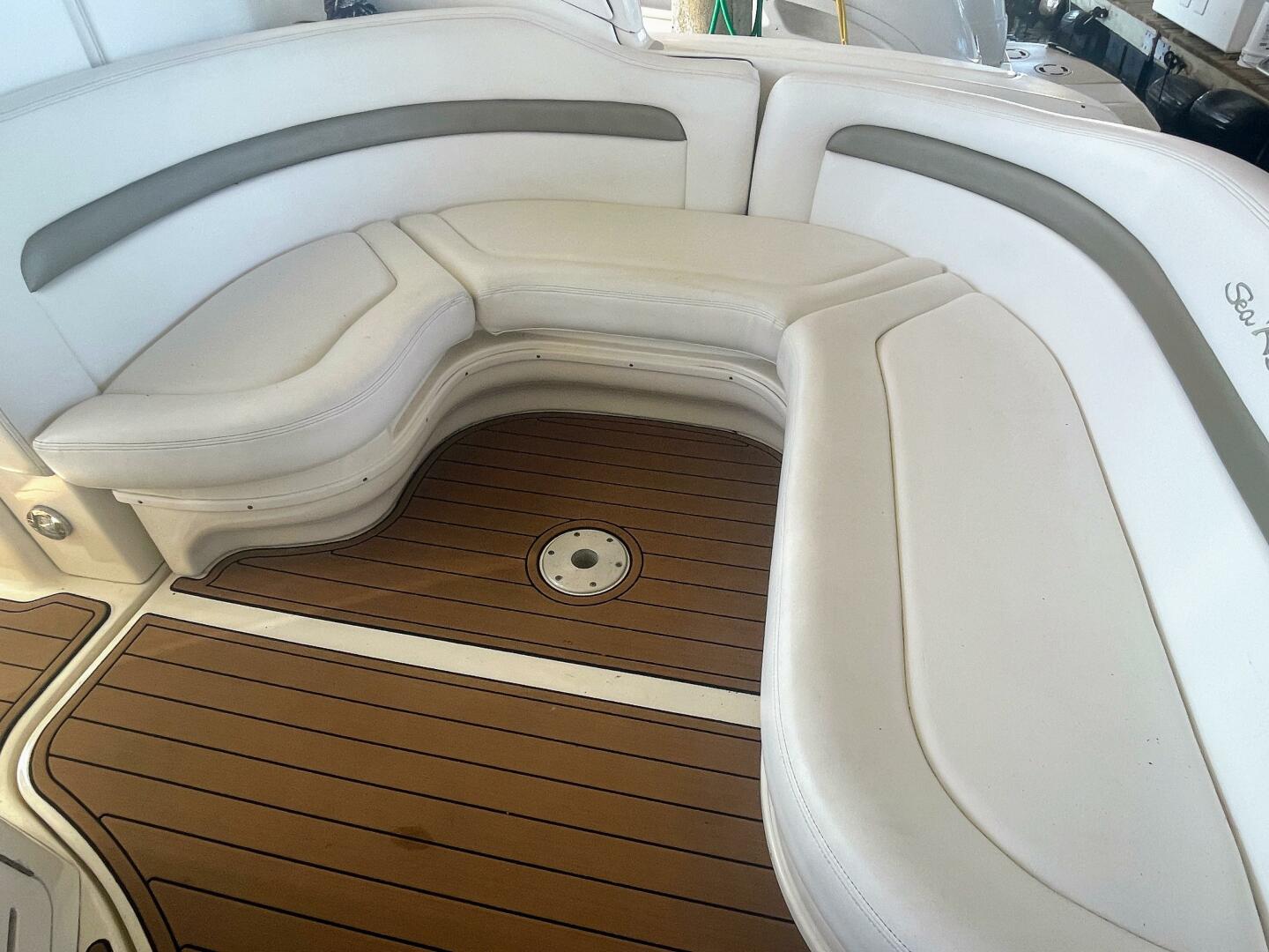 2006 Sea Ray 320 Sundancer - Image 7