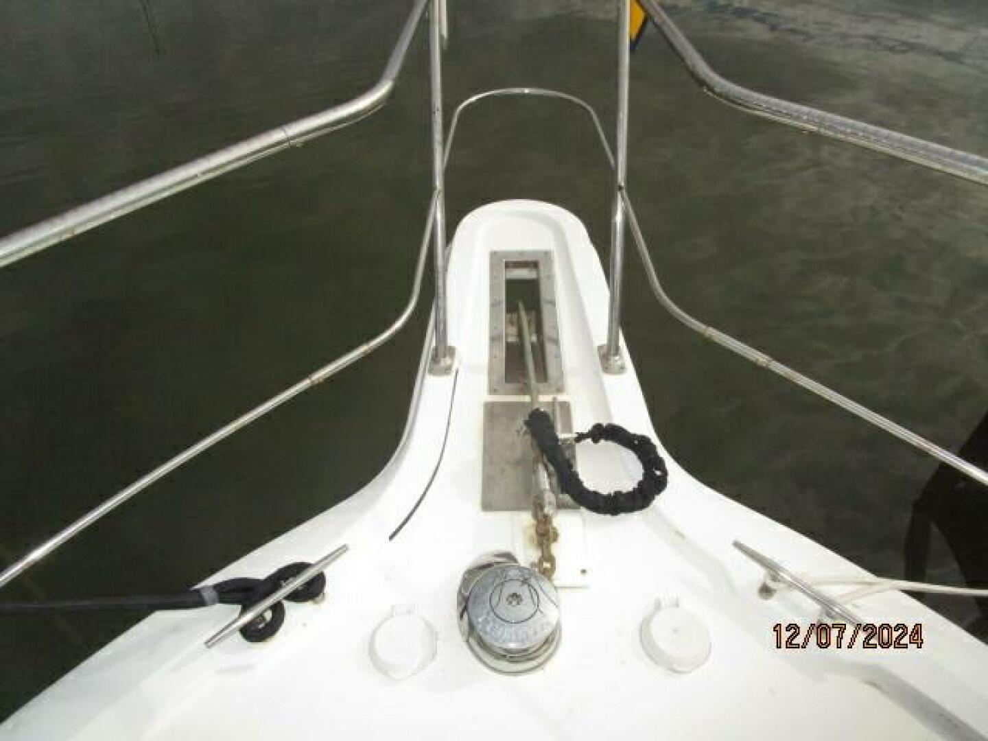 1999 Carver 40 Cockpit - Image 4