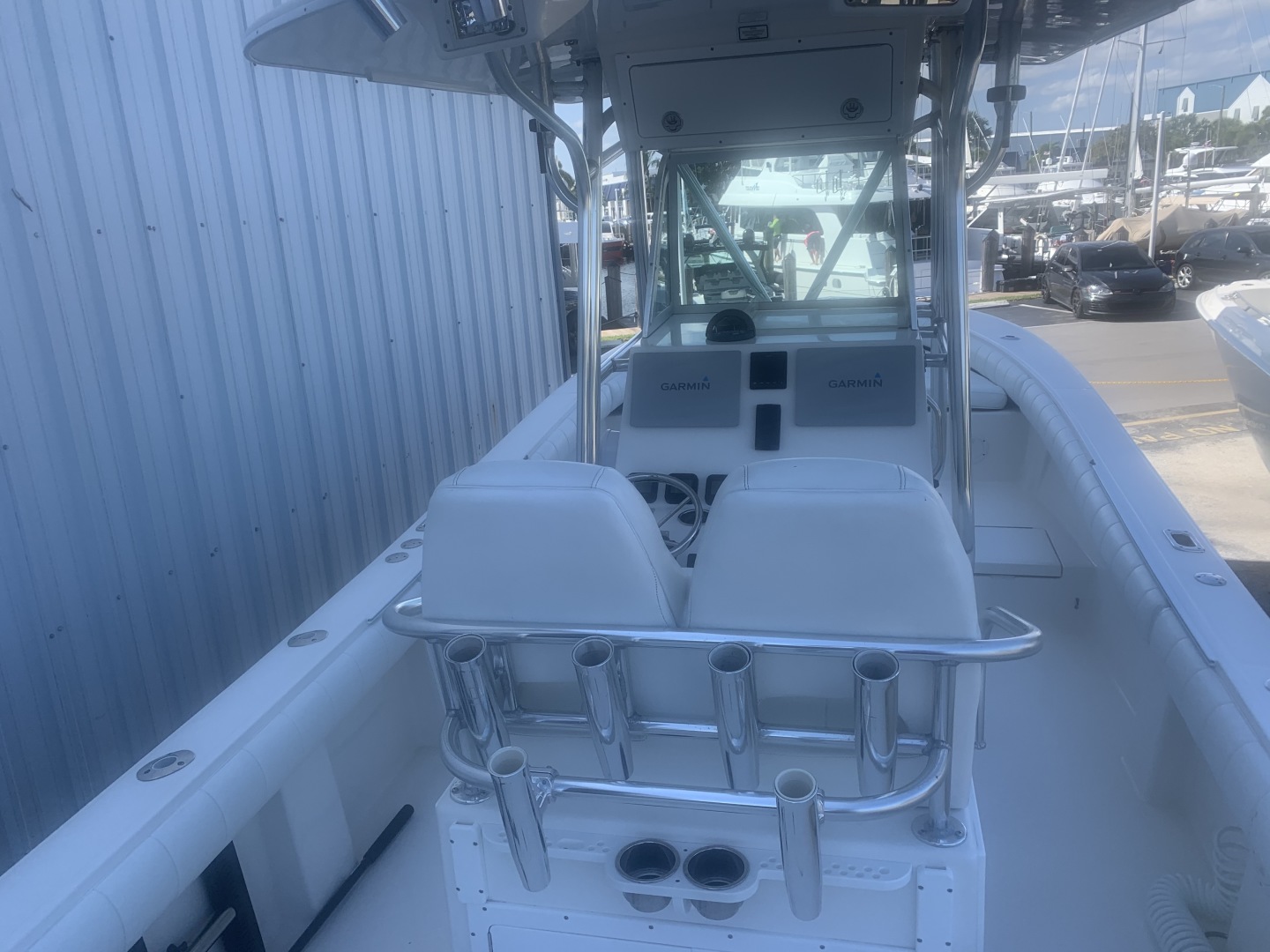 2010 Regulator 26 Forwarding Seating - Image 17