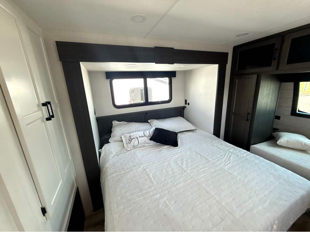 2027 VENTURE RV SPORTTREK 336VRK - Image 18