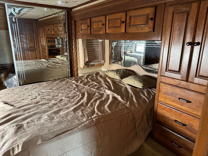 2004 Monaco Executive 40PBT - Image 16