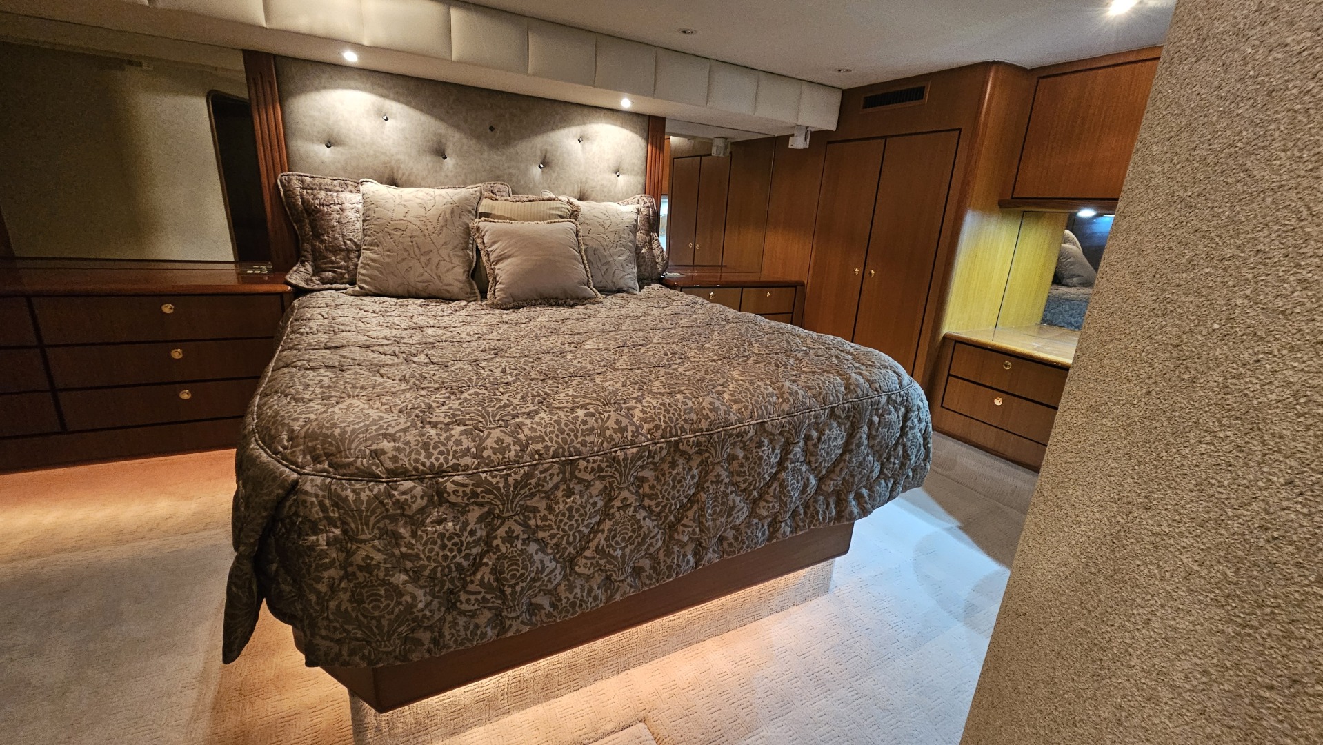 2000 Ocean Yachts 70 SUPER SPORT - Image 37
