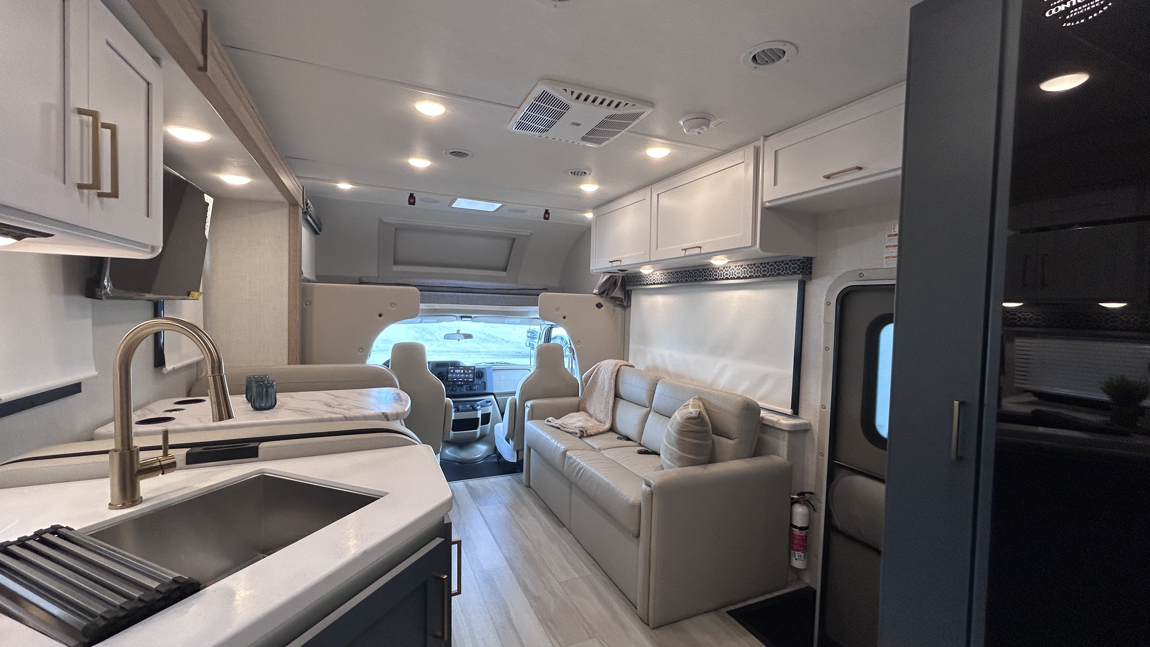 2026 Thor Motor Coach Quantum LF31 - Image 12