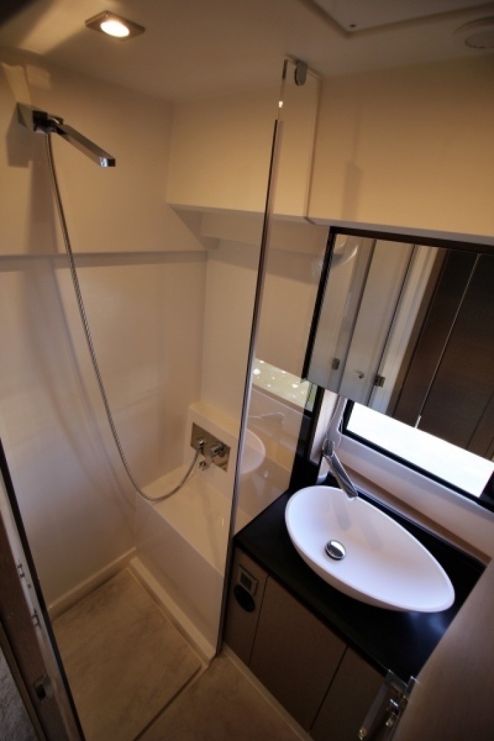 2018 Prestige 460 - Image 22