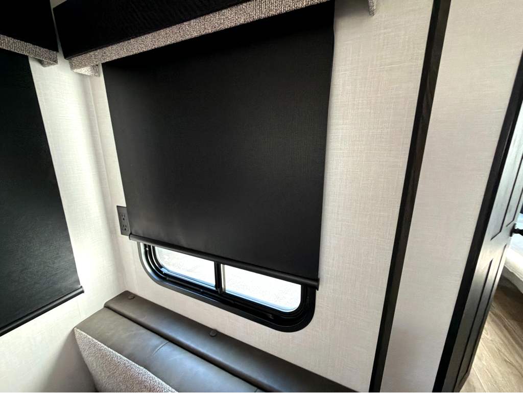 2027 VENTURE RV SPORTTREK 292VRB - Image 30