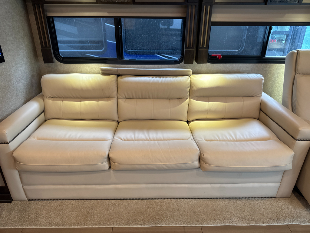 2018 TIFFIN ALLEGRO RED 33AA - Image 15