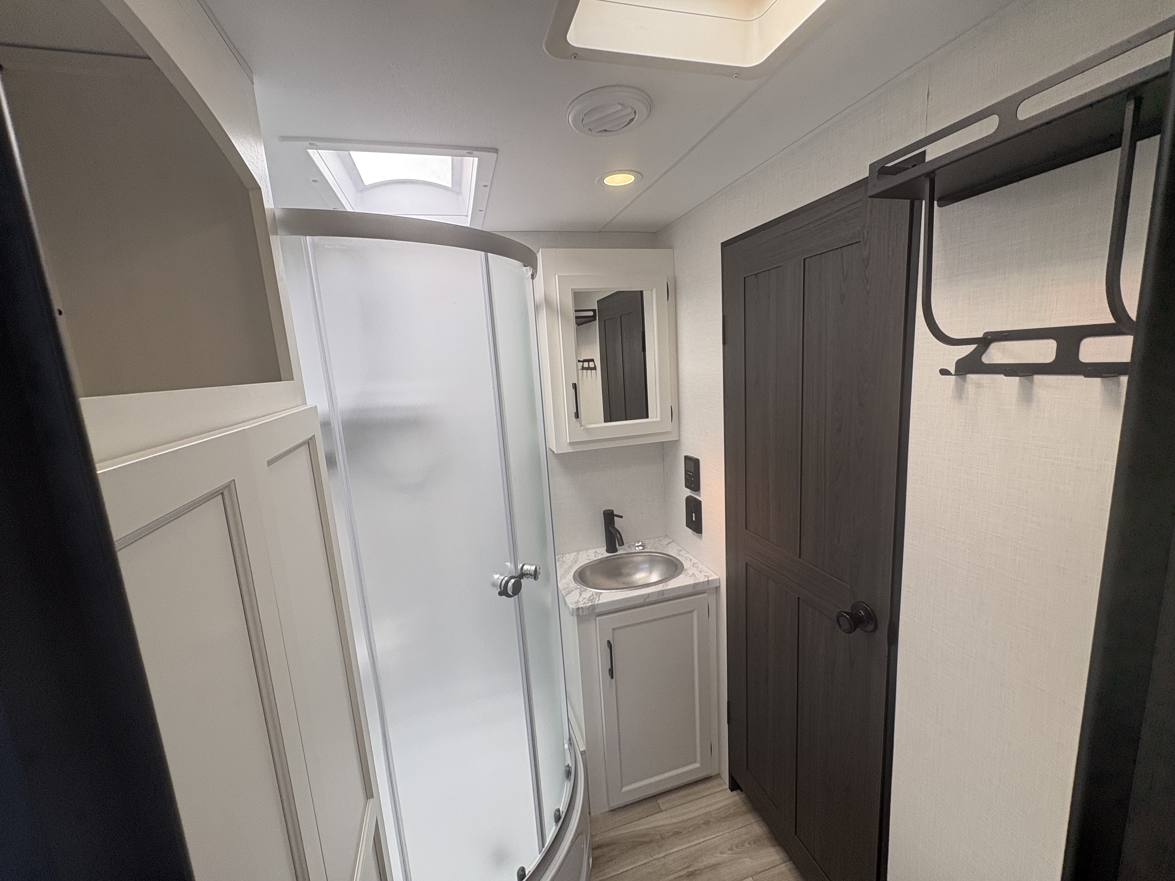 2026 VENTURE RV SPORTTREK 327VIK - Image 26