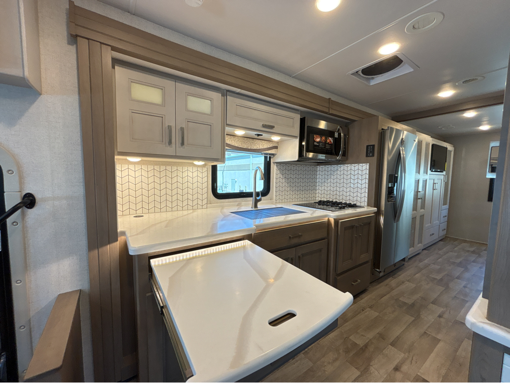 2026 THOR MOTOR COACH PASADENA 38FX - Image 16