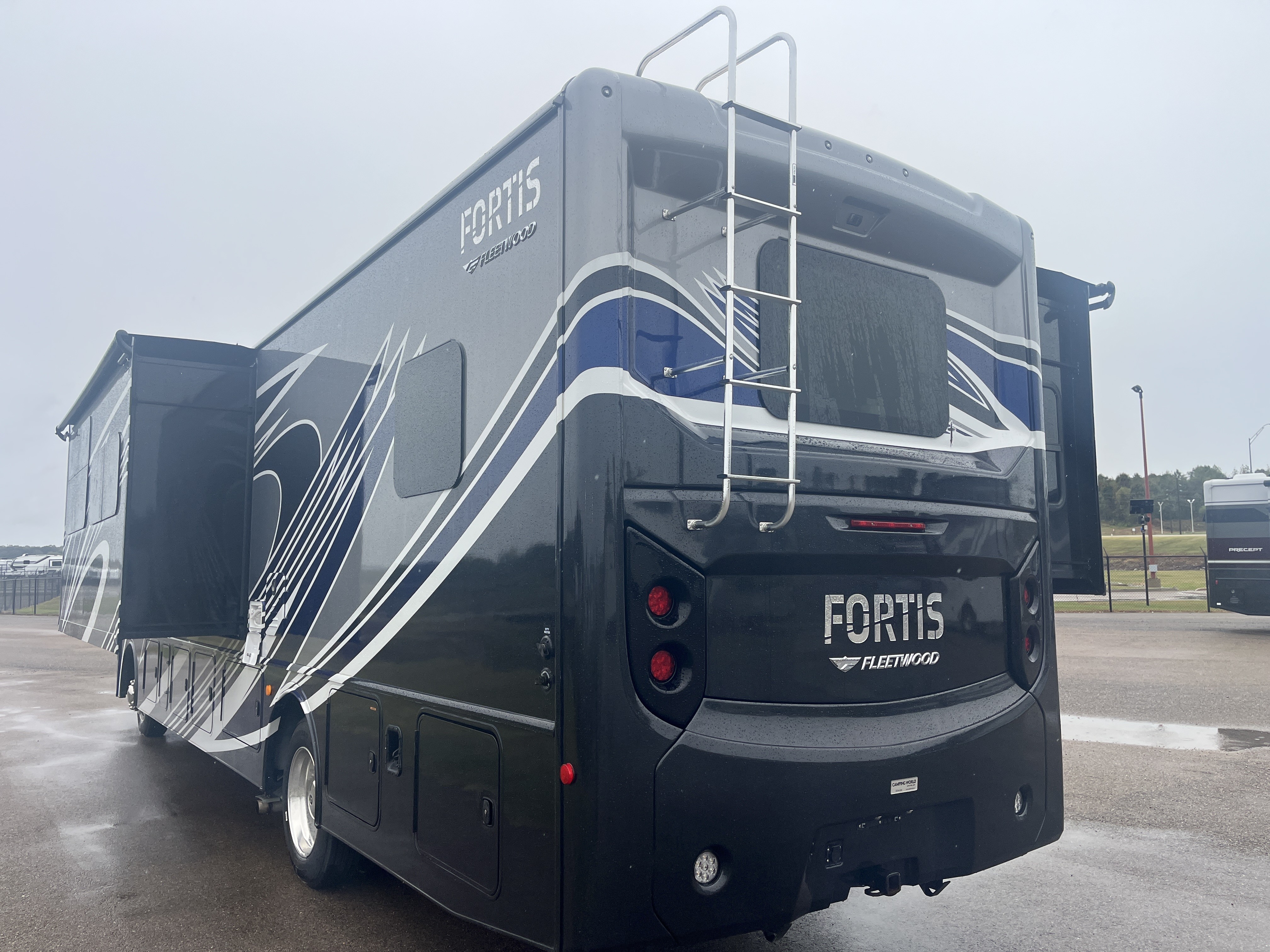 2024 FLEETWOOD FORTIS 34MB - Image 3
