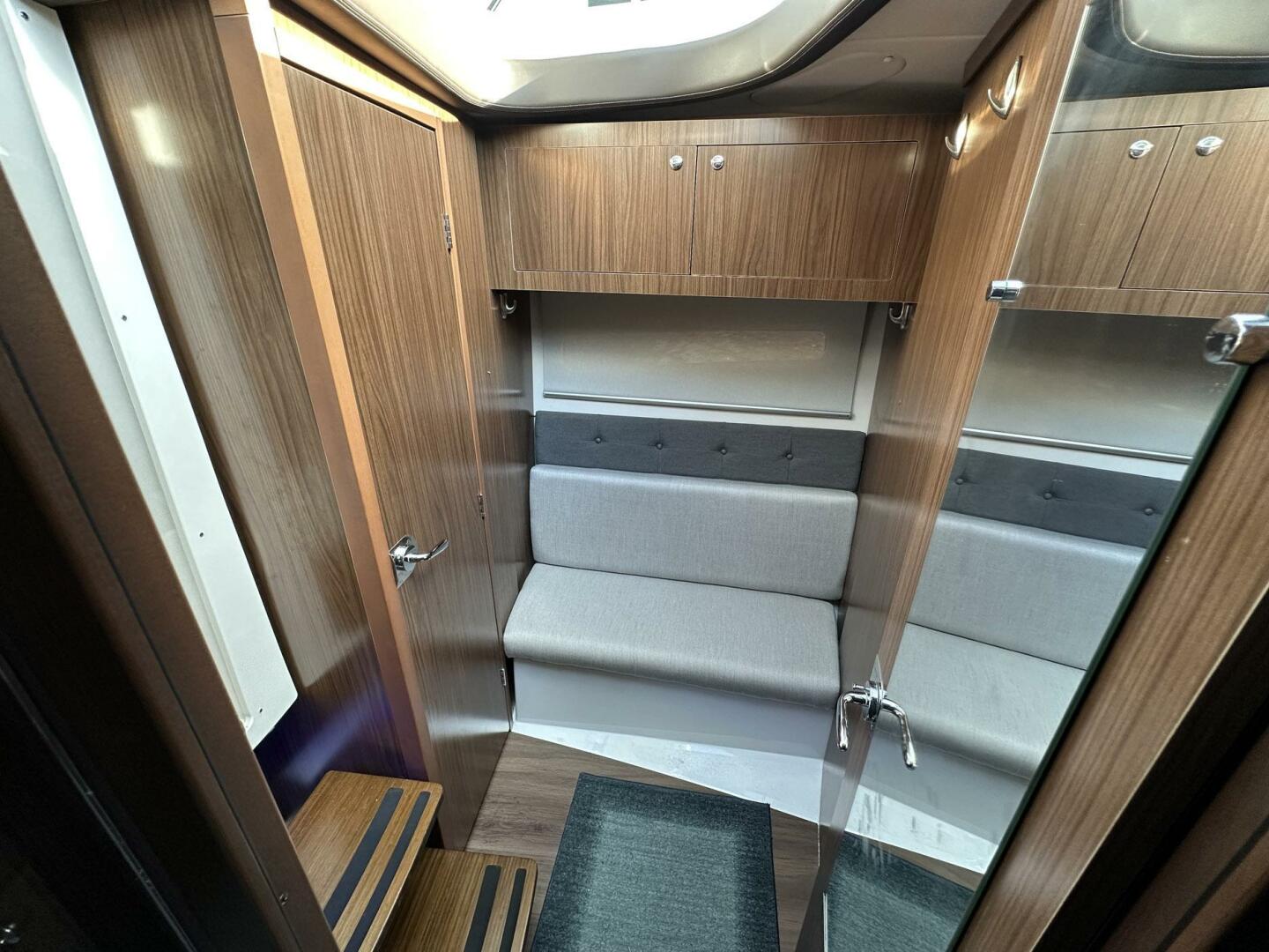 2020 Four Winns Vista 355 Coupe - Image 11