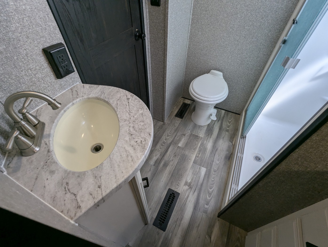 2022 Highland Ridge Mesa Ridge 314RLS - Image 17