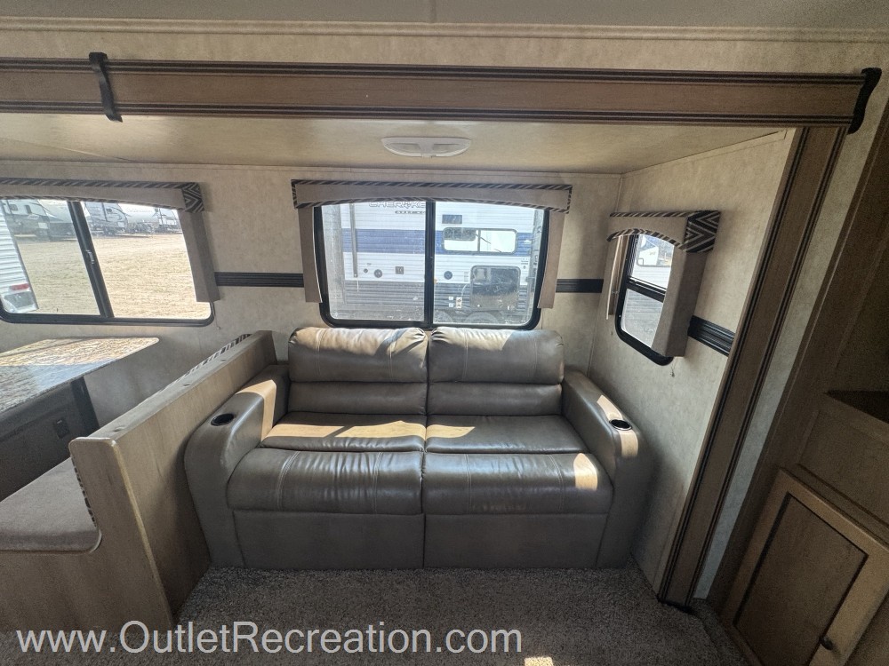 2015 Cruiser RV Shadow Cruiser S-288RKS - Image 9